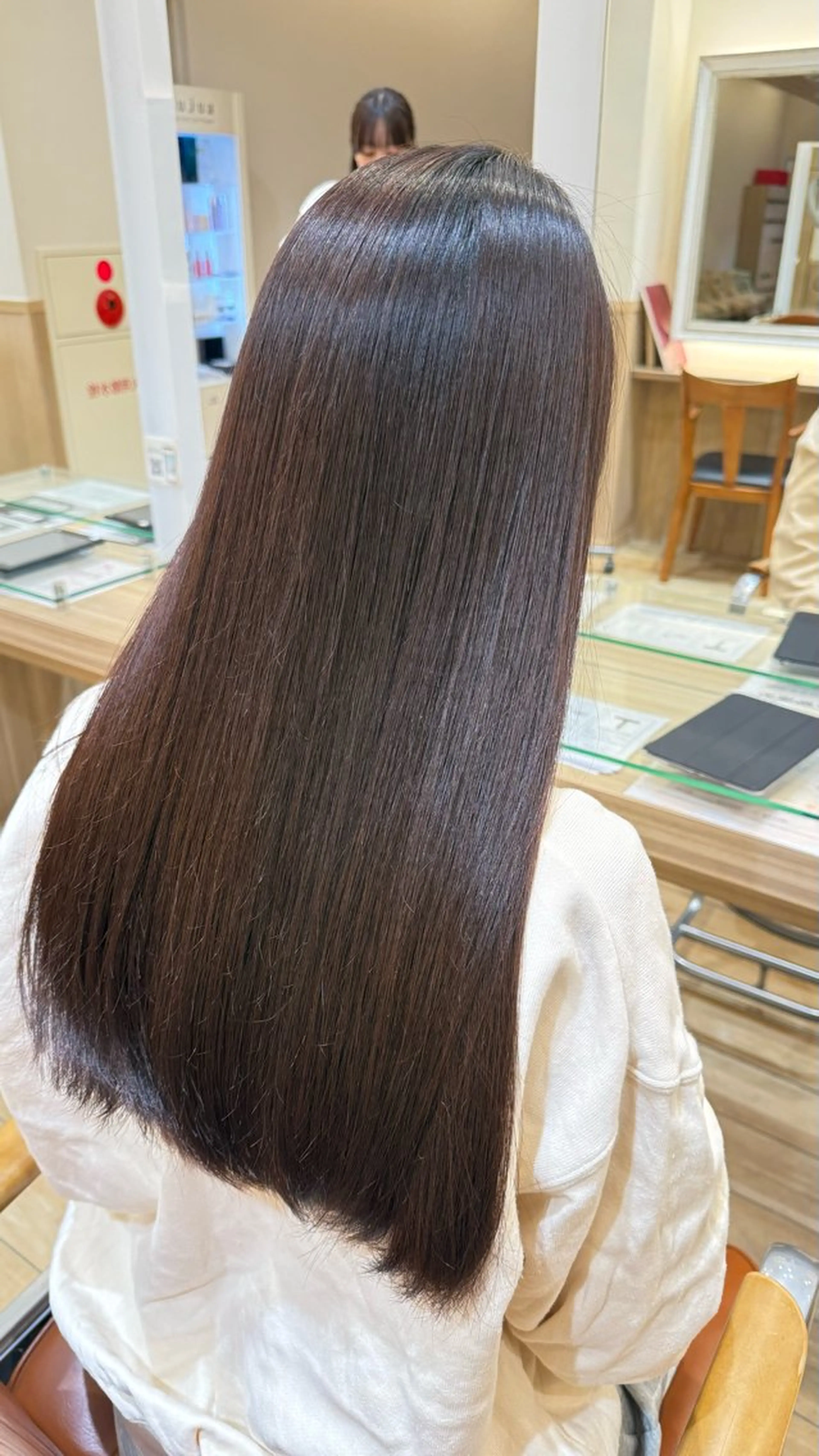 ロング 縮毛矯正 緑川 莉緒のヘアスタイル