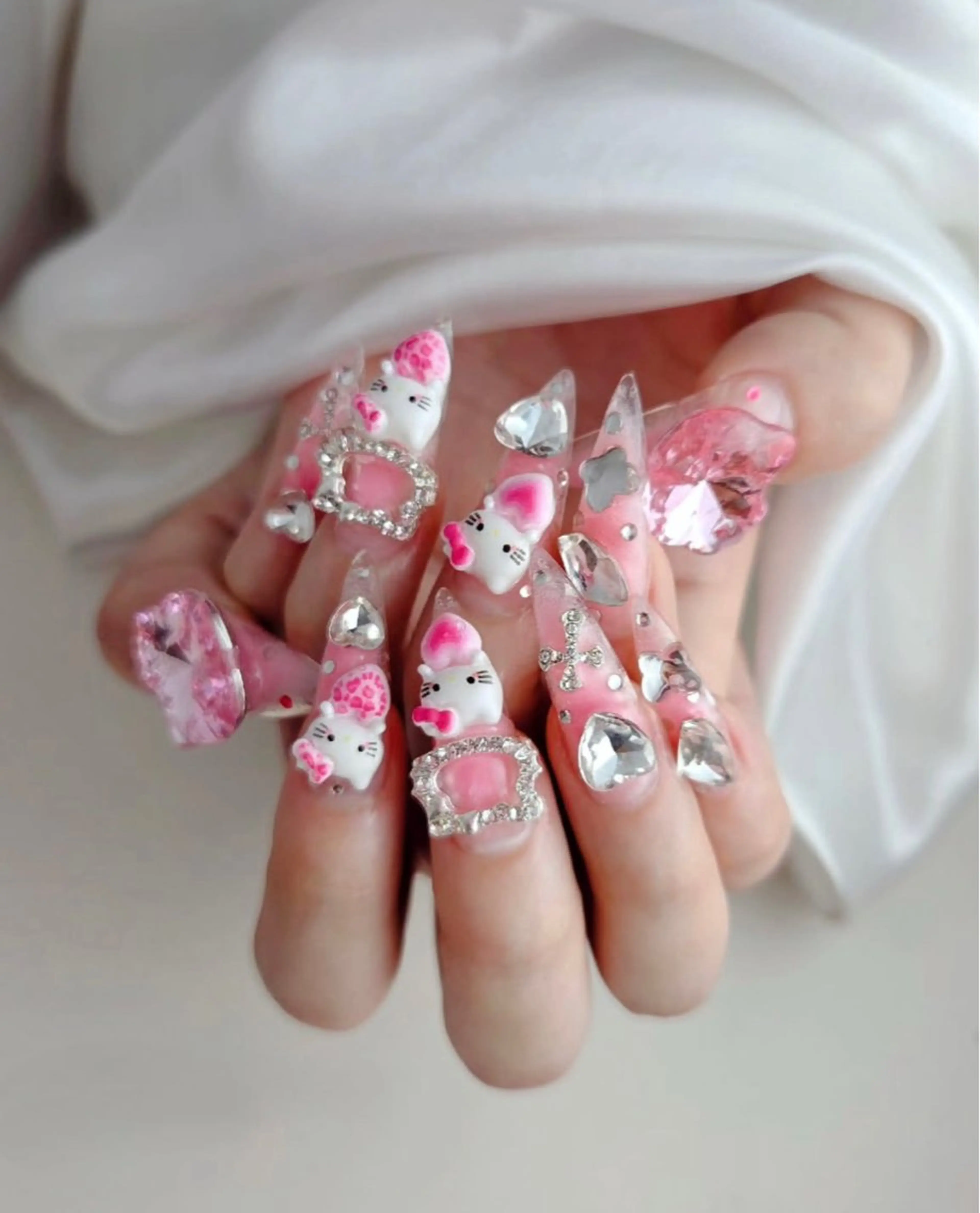 ネイル キラキラネイル マグネットネイル ミラーネイル ニュアンスネイル ワンホンネイル ハンドネイル Lyna 池袋のネイルデザイン