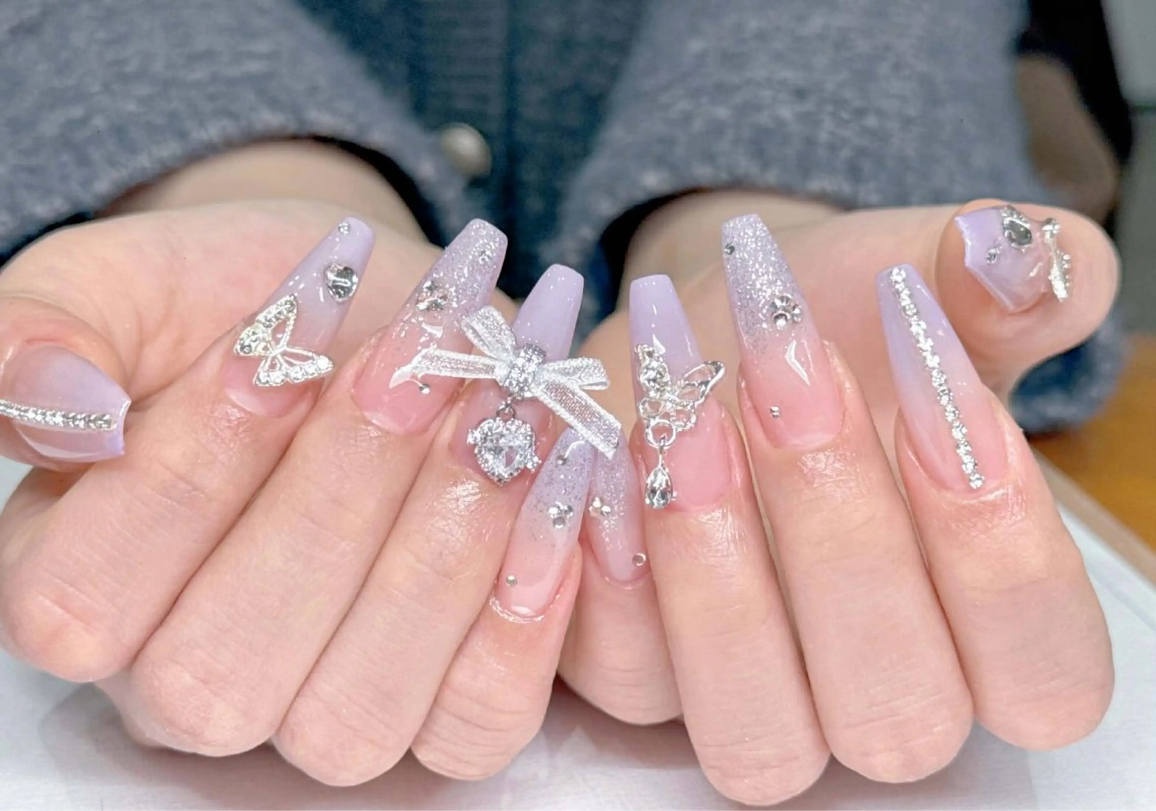 ネイル オーロラネイル ブルー チークネイル フットネイル フレンチネイル ハンドネイル REI レイのネイルデザイン