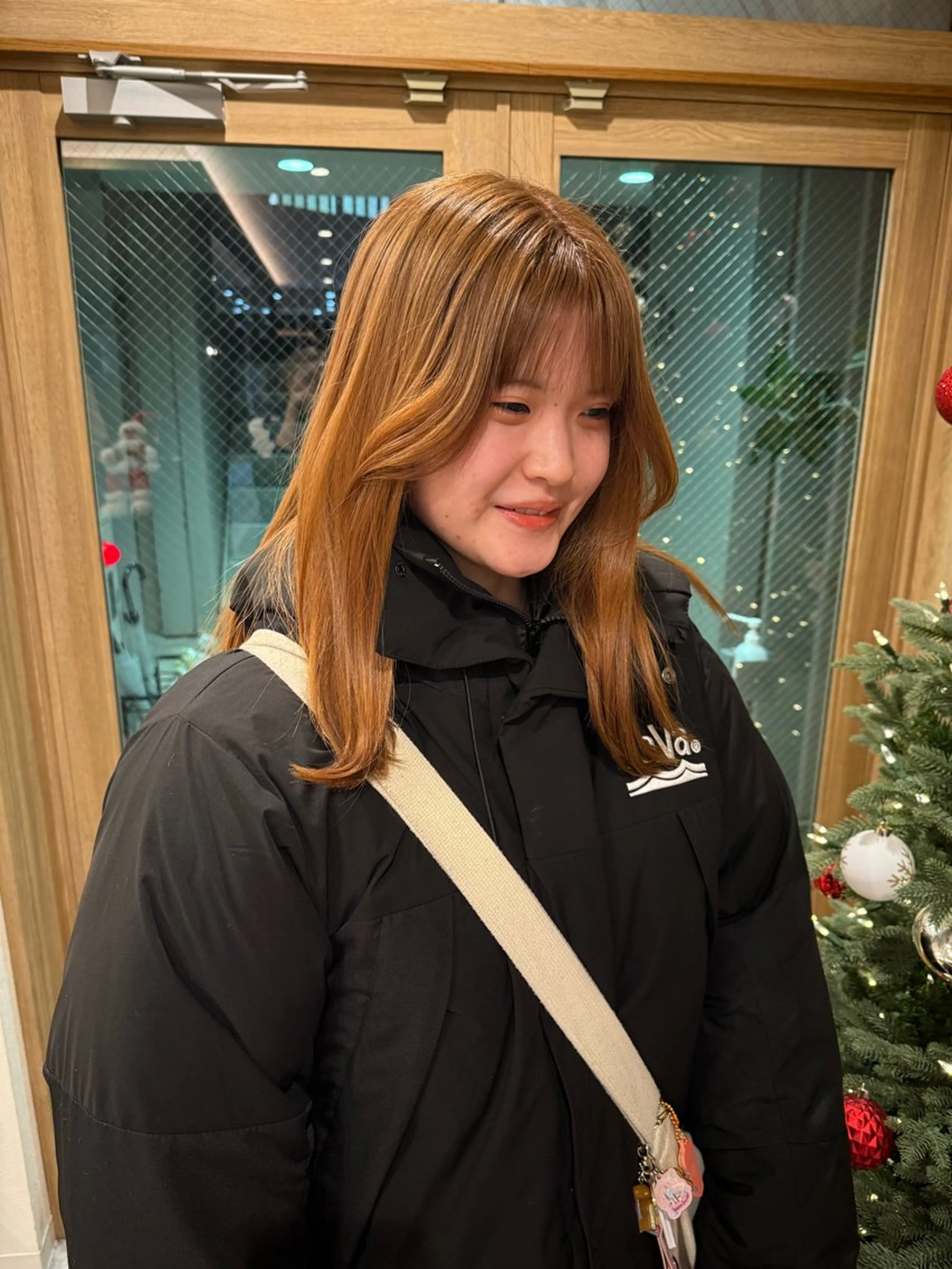 ミディアム カラー ブリーチ mau tomokaのヘアスタイル