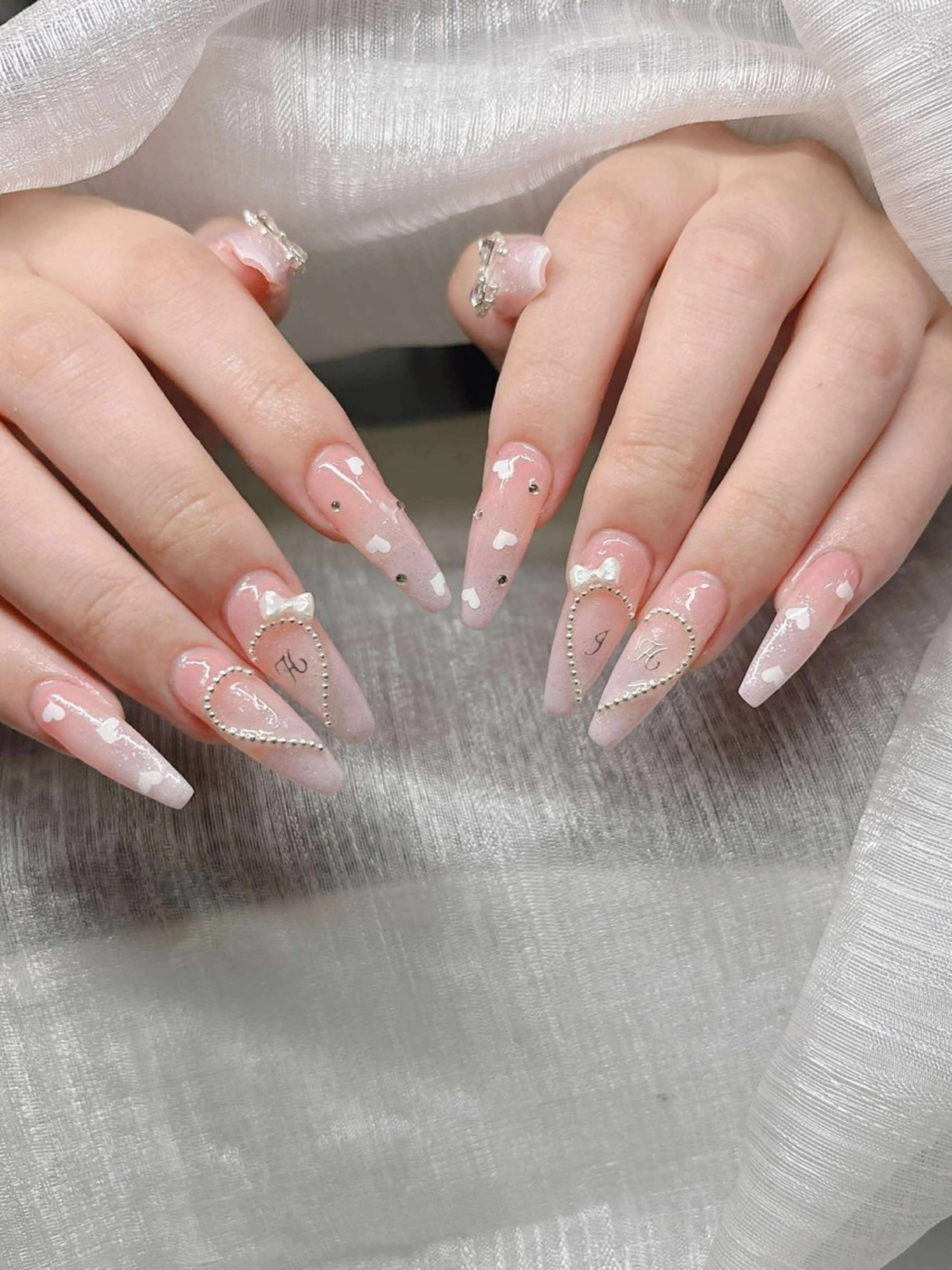 ネイル 長さ出し グラデーション 卒業式 キラキラネイル マグネットネイル ハンドネイル Lee Nailsのネイルデザイン