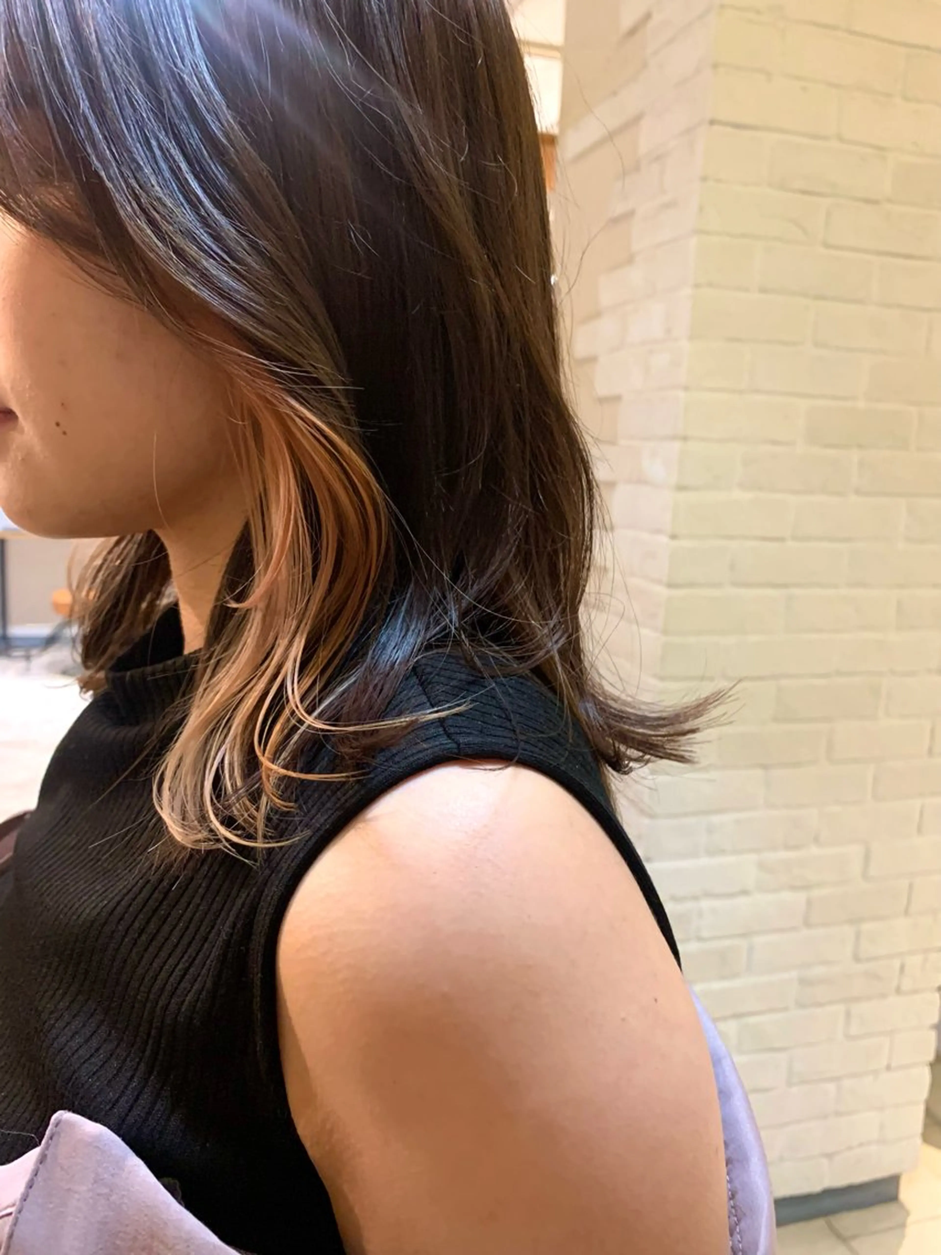 ミディアム ヘアカラー ミルクティーベージュ の魔術師　manaeのヘアスタイル