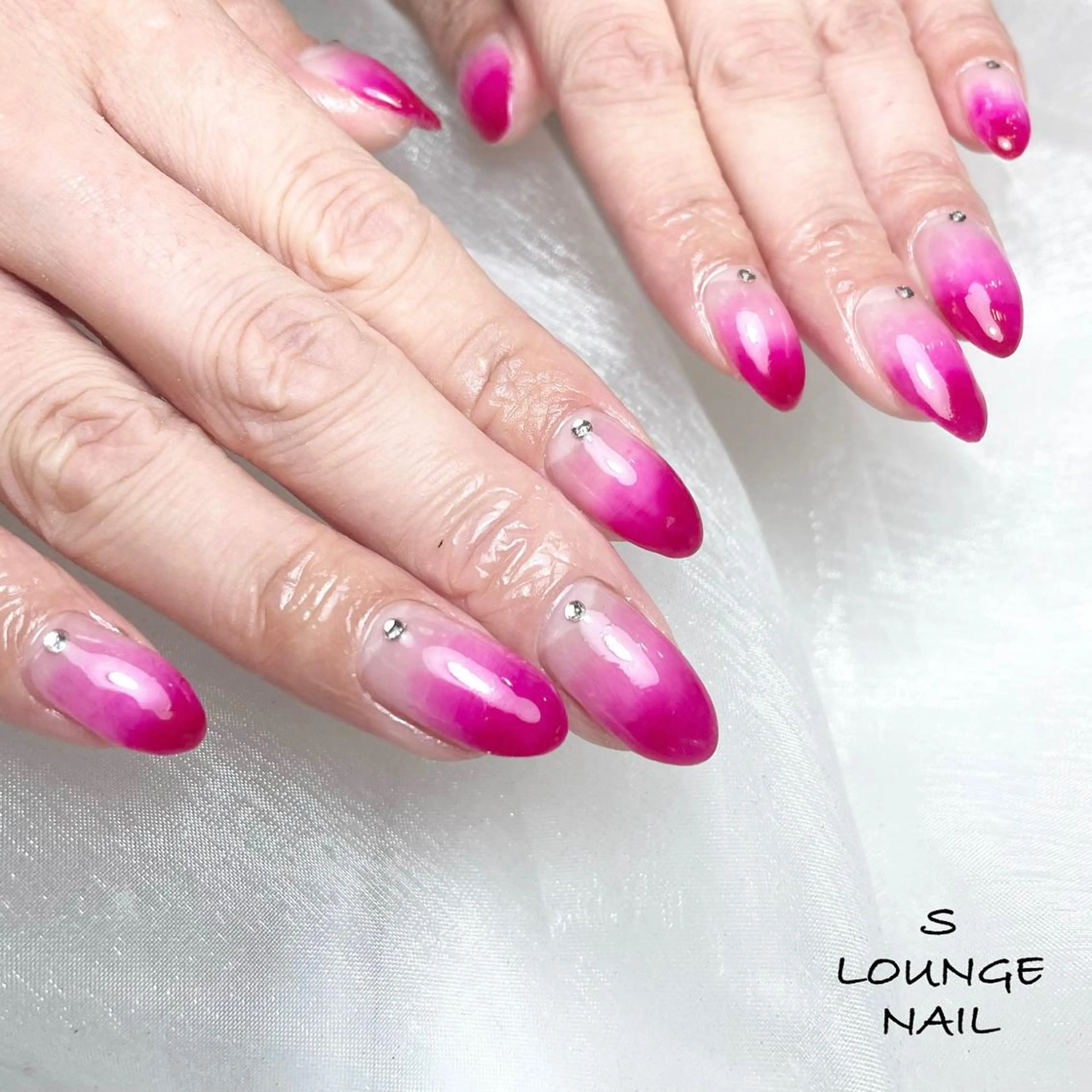 ミディアム ハンドネイル フットネイル S LOUNGE NAIL所属・パーツたくさん🍓 SUMIのネイルデザイン
