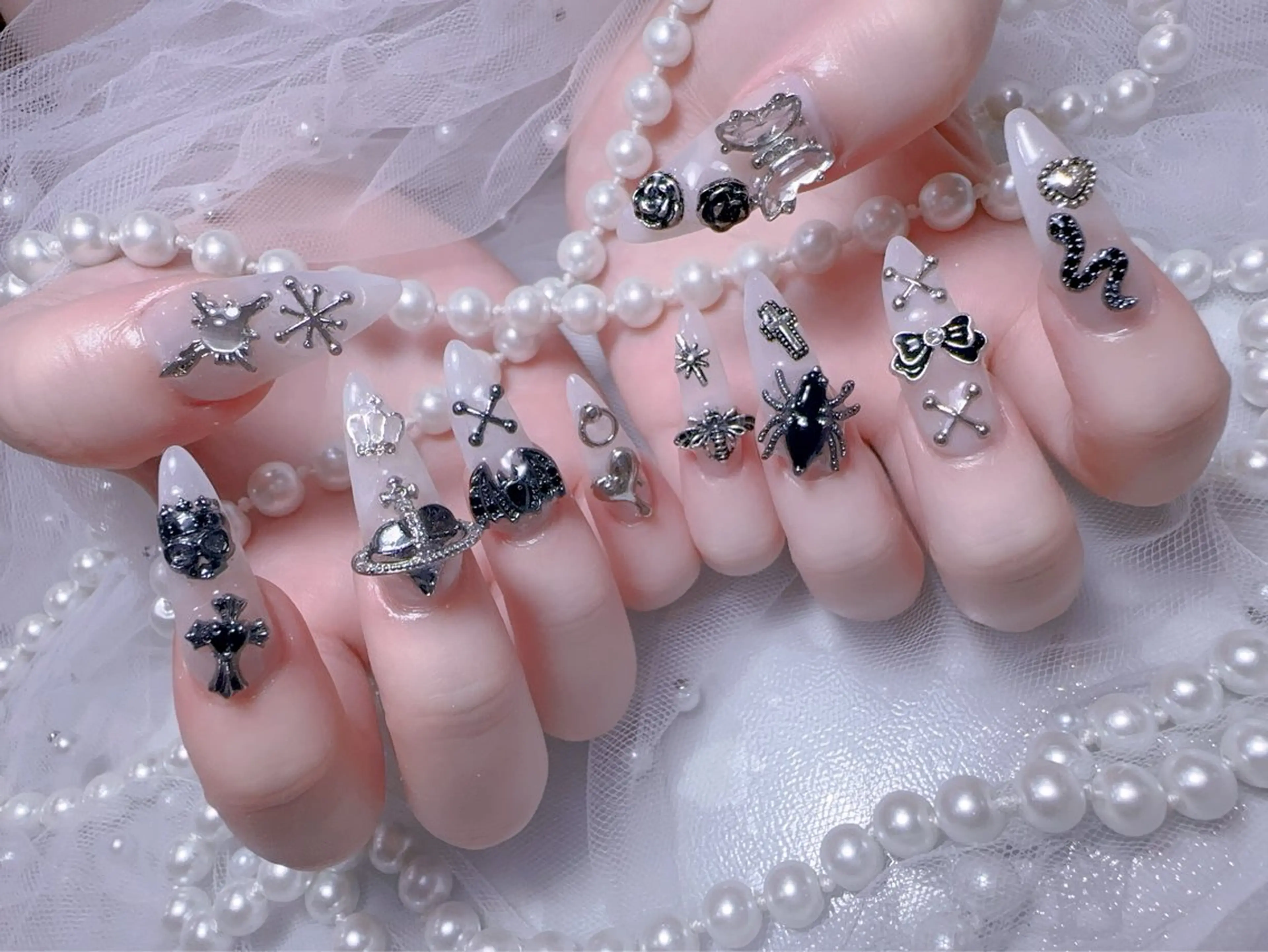 ネイル アートネイル フラッシュネイル フレンチネイル ジェルネイル ガラスフレンチ ハンドネイル You&Me Miyuのネイルデザイン