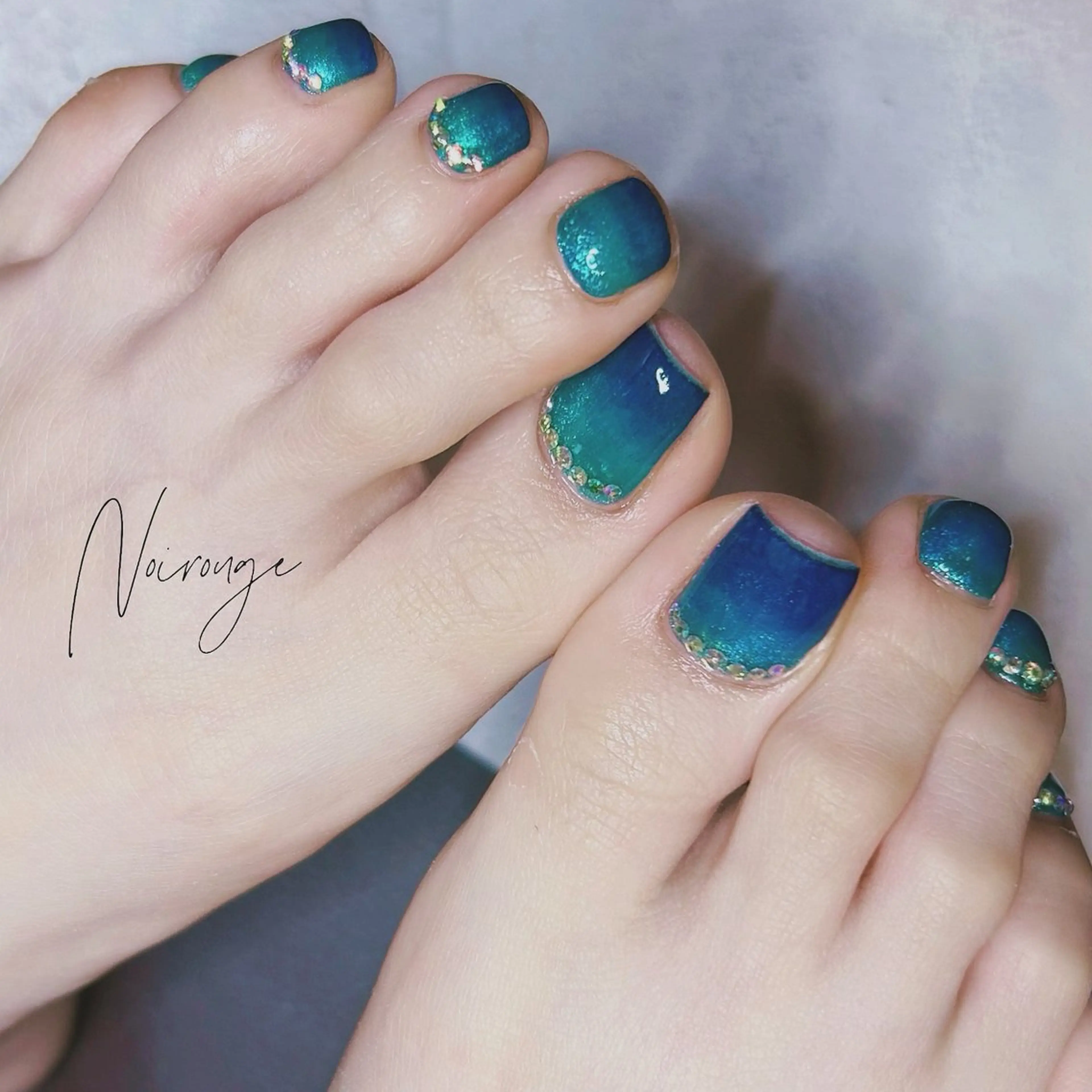 ネイル フットネイル NOI ROUGEのネイルデザイン