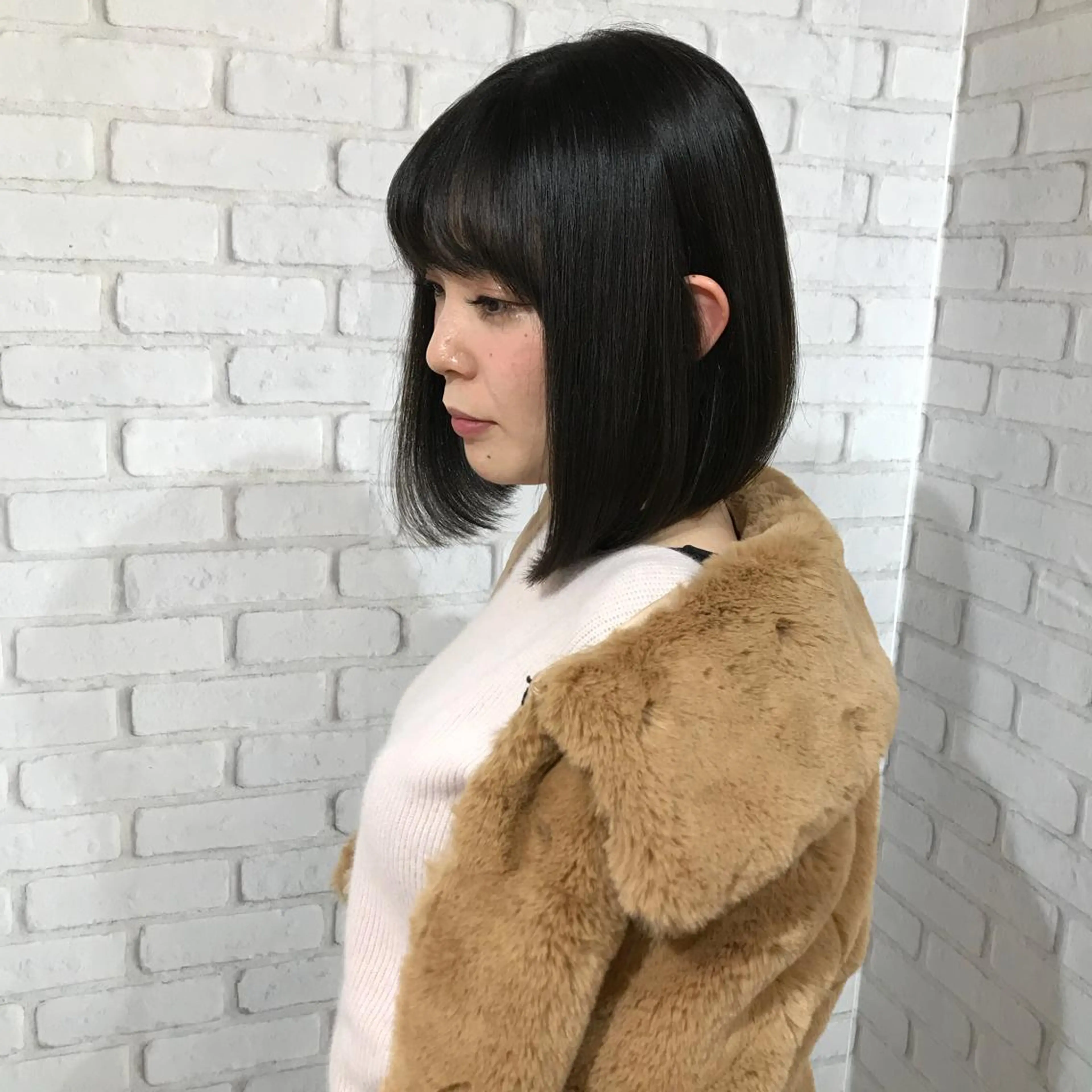 ミディアム カラー ダークグレー エクステ（レミー毛） NINEのヘアスタイル