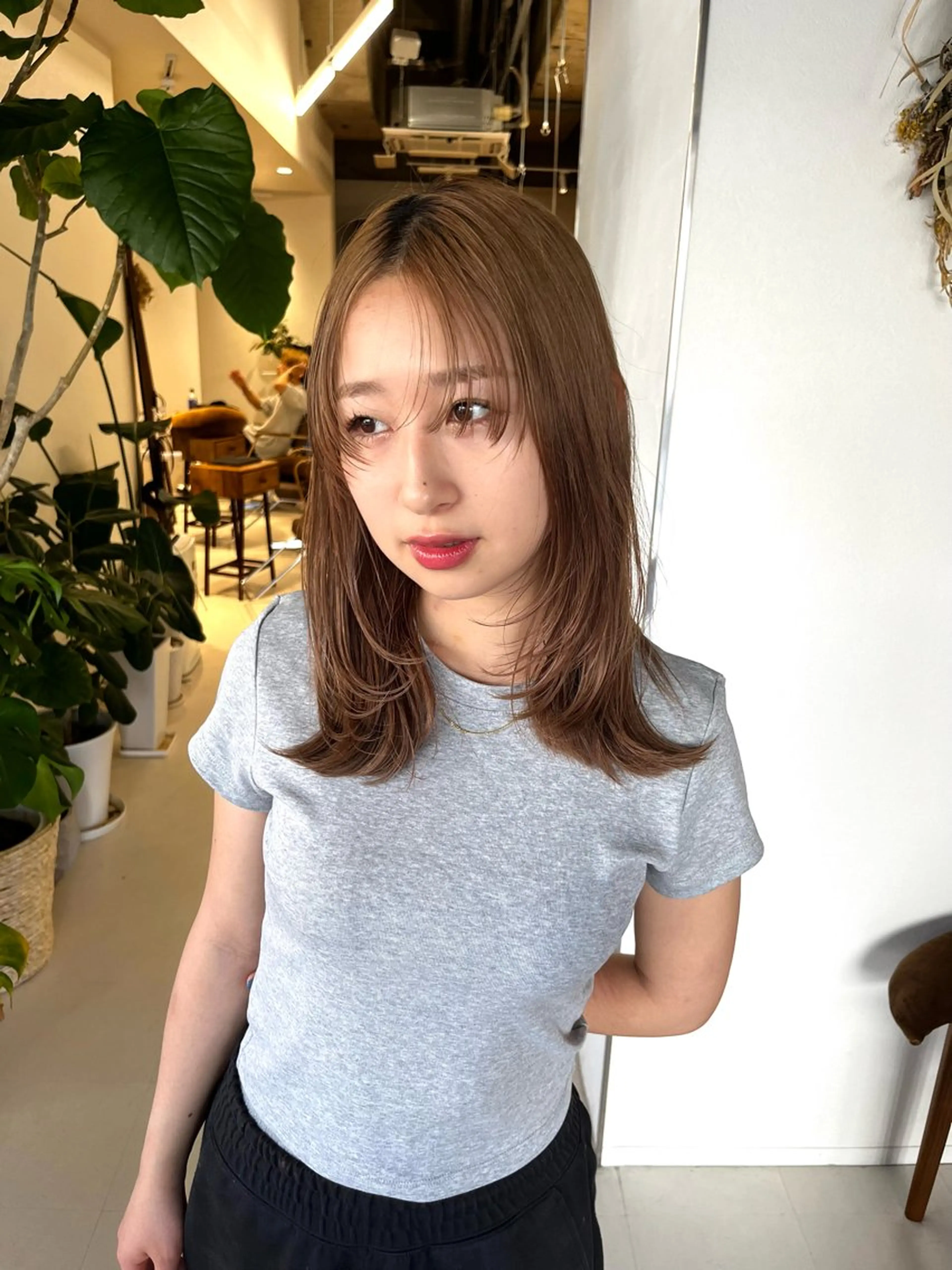 ミディアム カラー ベージュカラー レイヤーカット カット ヘアカラー トリートメント レイヤーカット/ブラ ウンカラー/河野凜のヘアスタイル