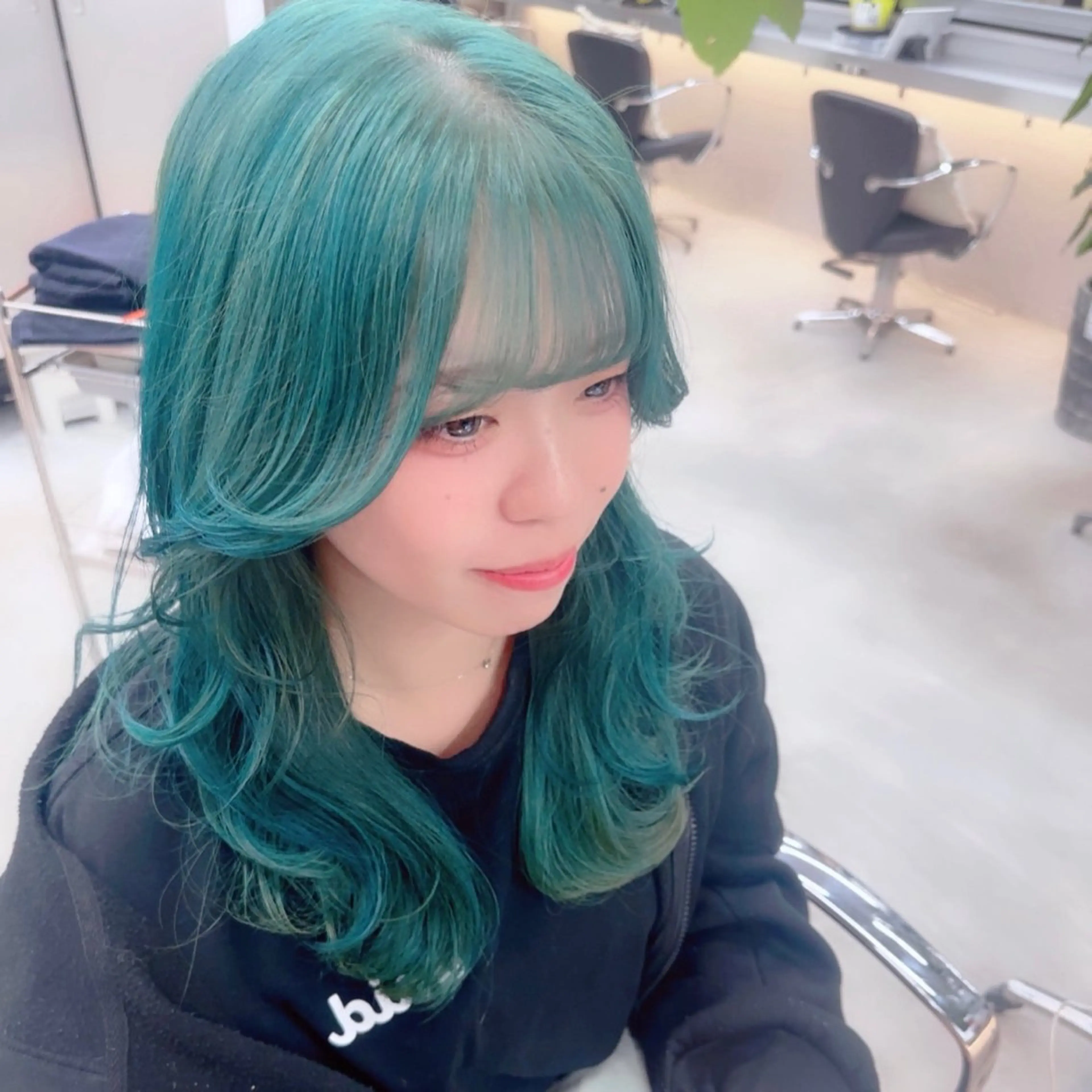 ロング カラー 岡野 静華のヘアスタイル