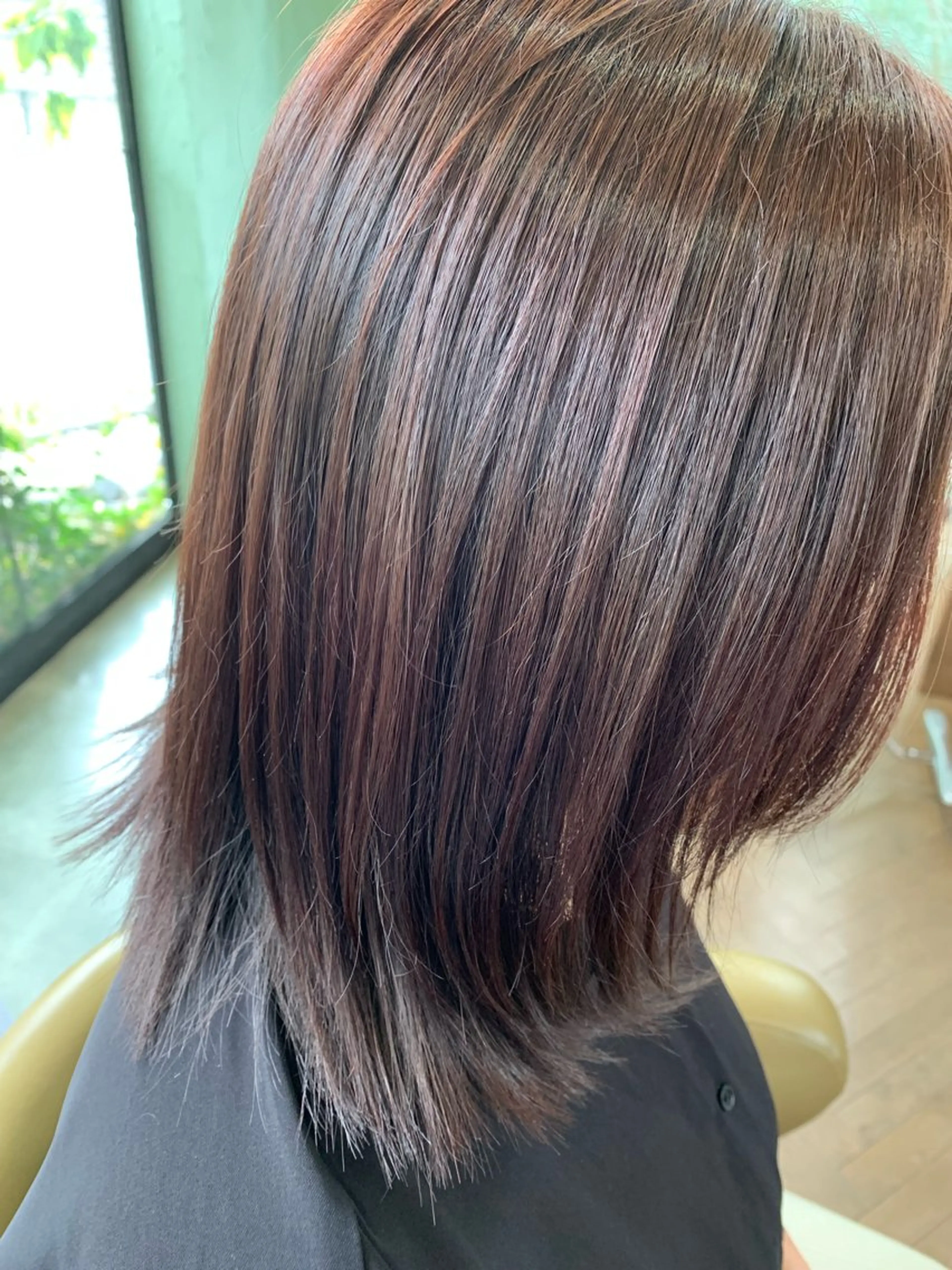 カラー レッドカラー 礒谷 夏帆のヘアスタイル