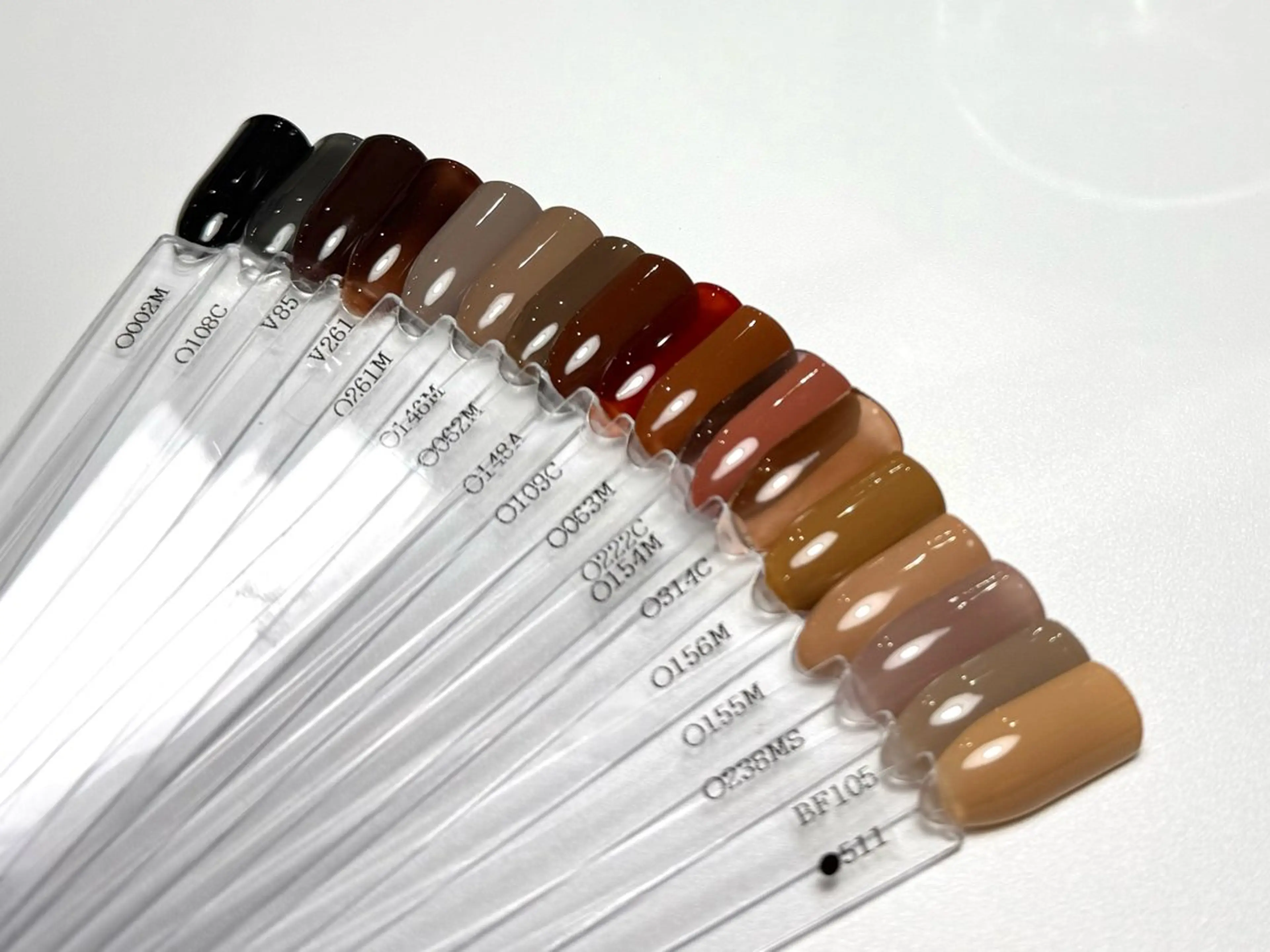 ネイル ブラウン シンプルネイル ハンドネイル Plus Ewalu / mihiroのネイルデザイン