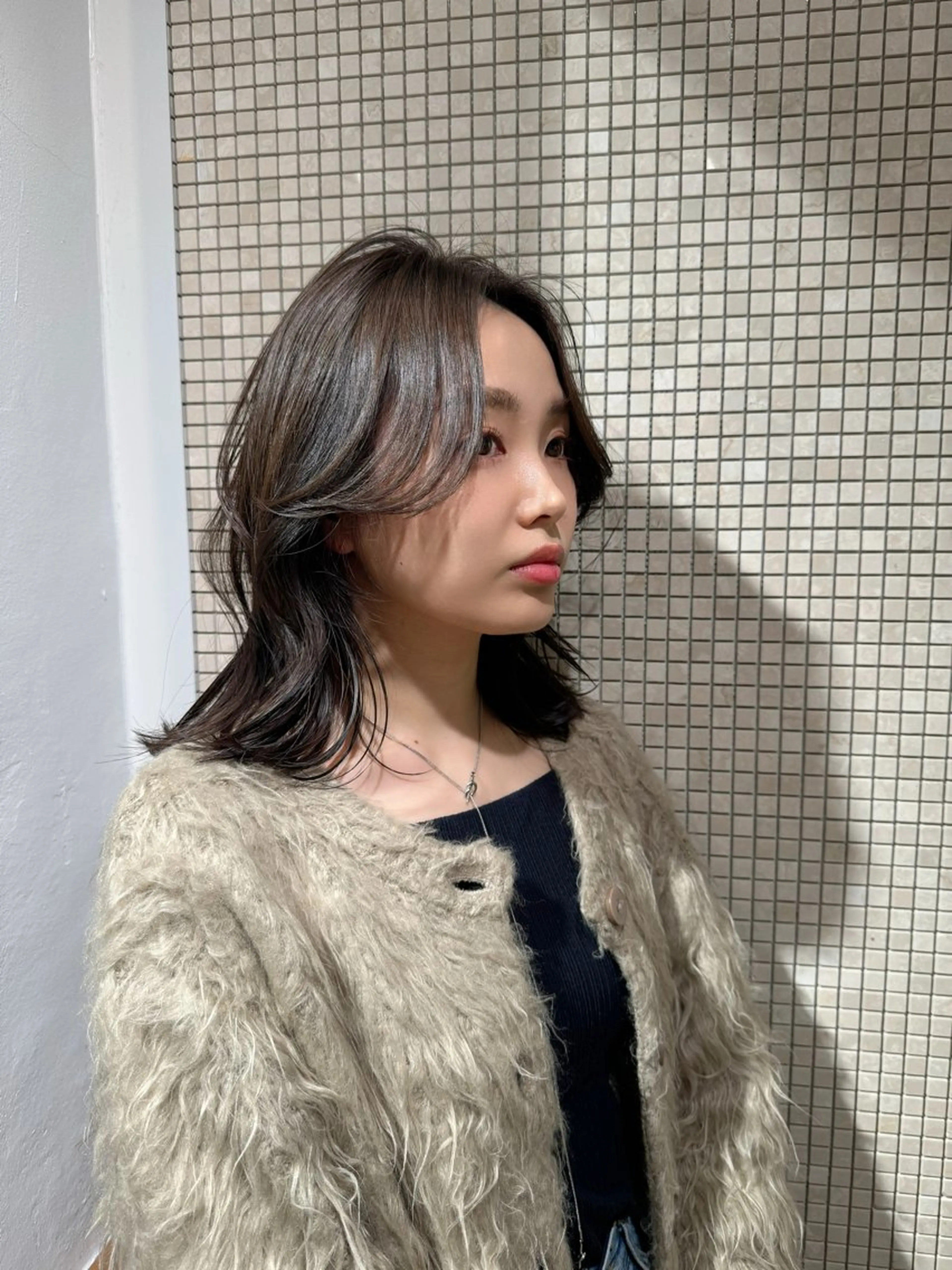 ミディアム カラー グレージュ くびれヘア ナガミネアリサ/ 学芸大学/海外ヘアのヘアスタイル