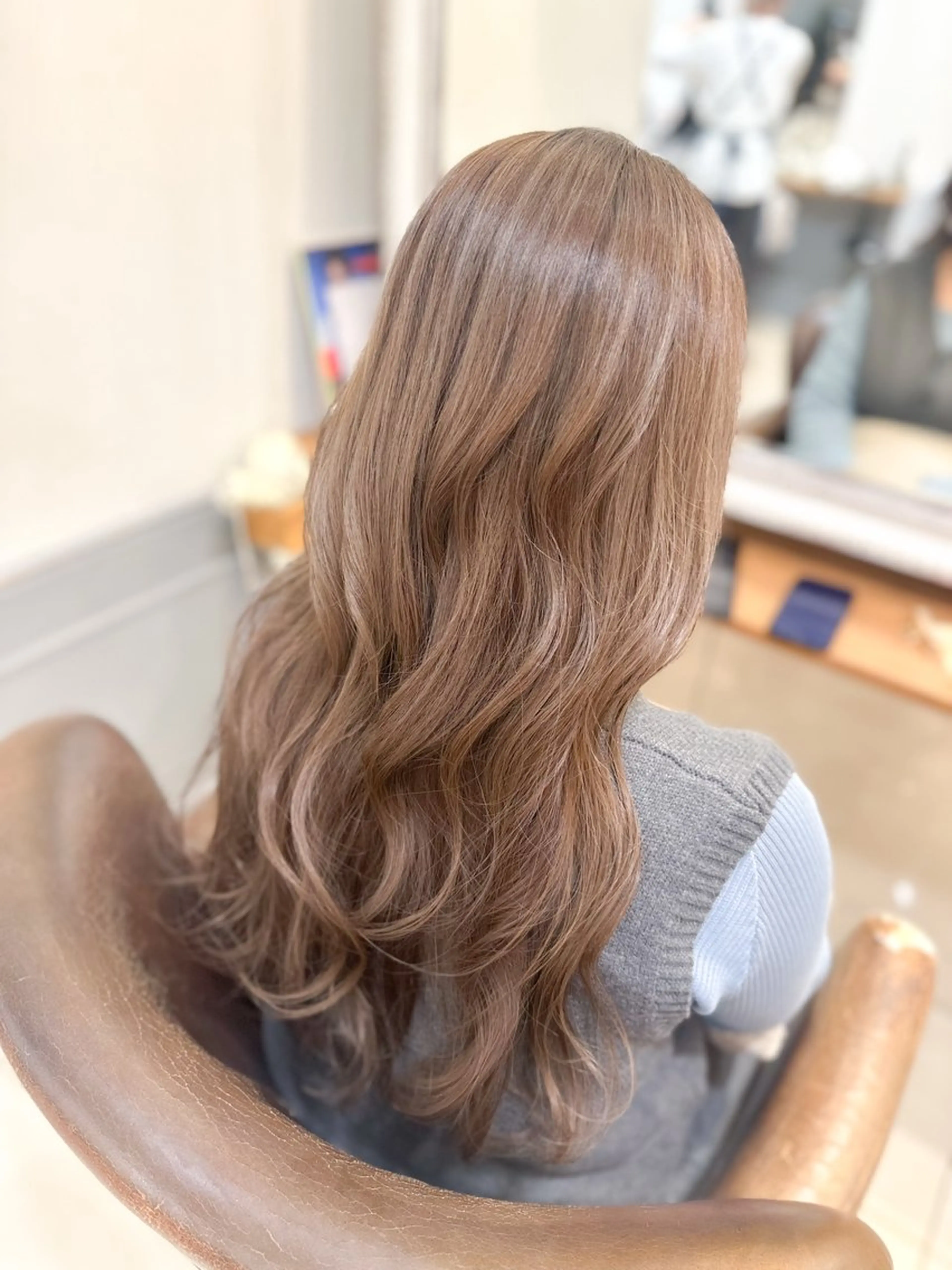 ロング カラー ベージュカラー ハイライトカラー ハイトーンカラー ミルクティーベージュ ハイライト ヘアカラー トリートメント ヘッドスパ ✨カラー支持No.1 🧸ワキ カナコ🧸のヘアスタイル