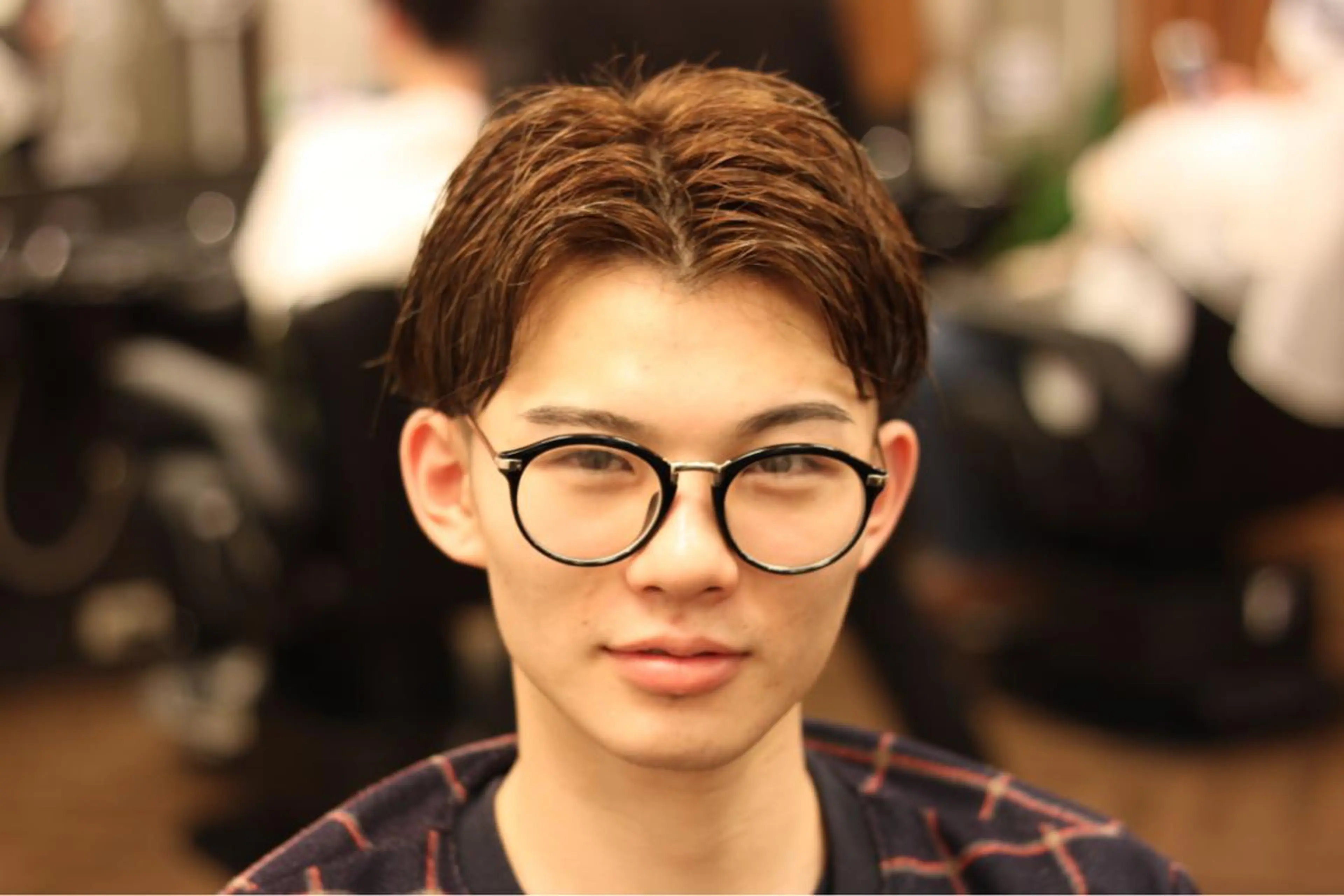 ミディアム カラー メンズ センターパート アッシュ ベージュカラー カット ヘアカラー 前田賢生 ご新規様はNGのヘアスタイル