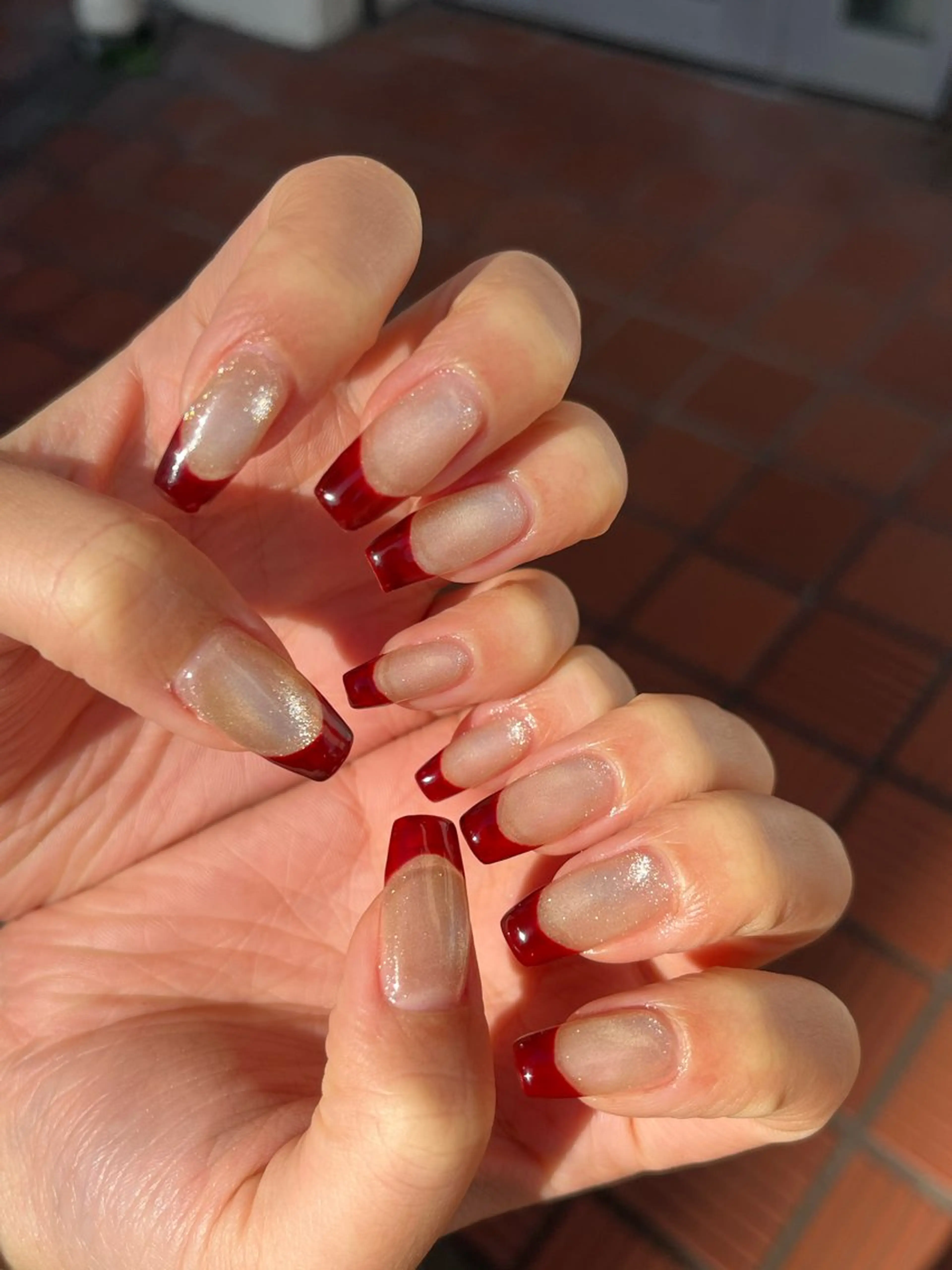 ネイル フレンチネイル マグネットネイル 赤色 ハンドネイル schon 🎀saraのネイルデザイン