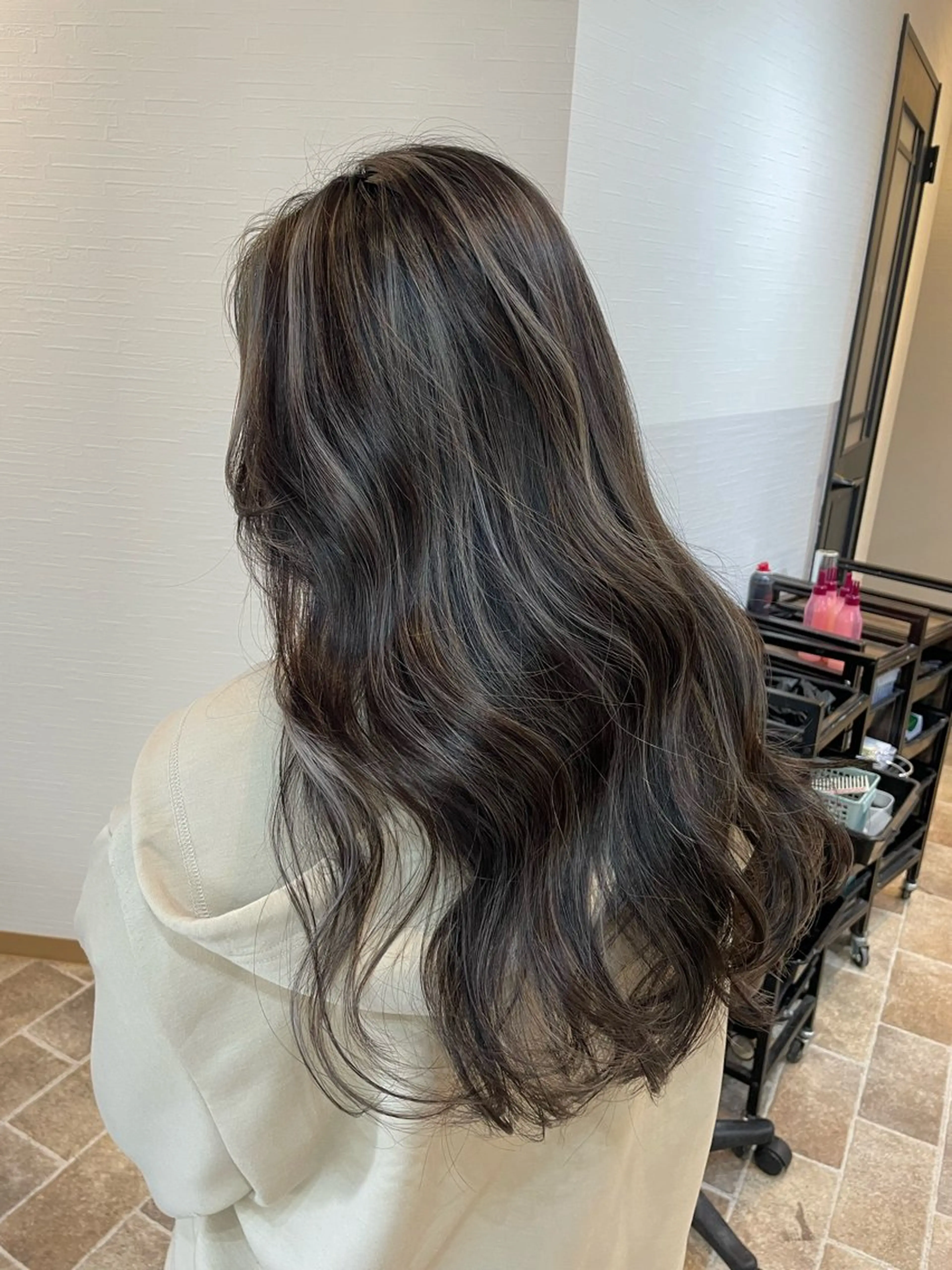 ロング カラー 黒髪 シルバー カット ヘアカラー トリートメント YUI/ ブリーチカラー🌷のヘアスタイル