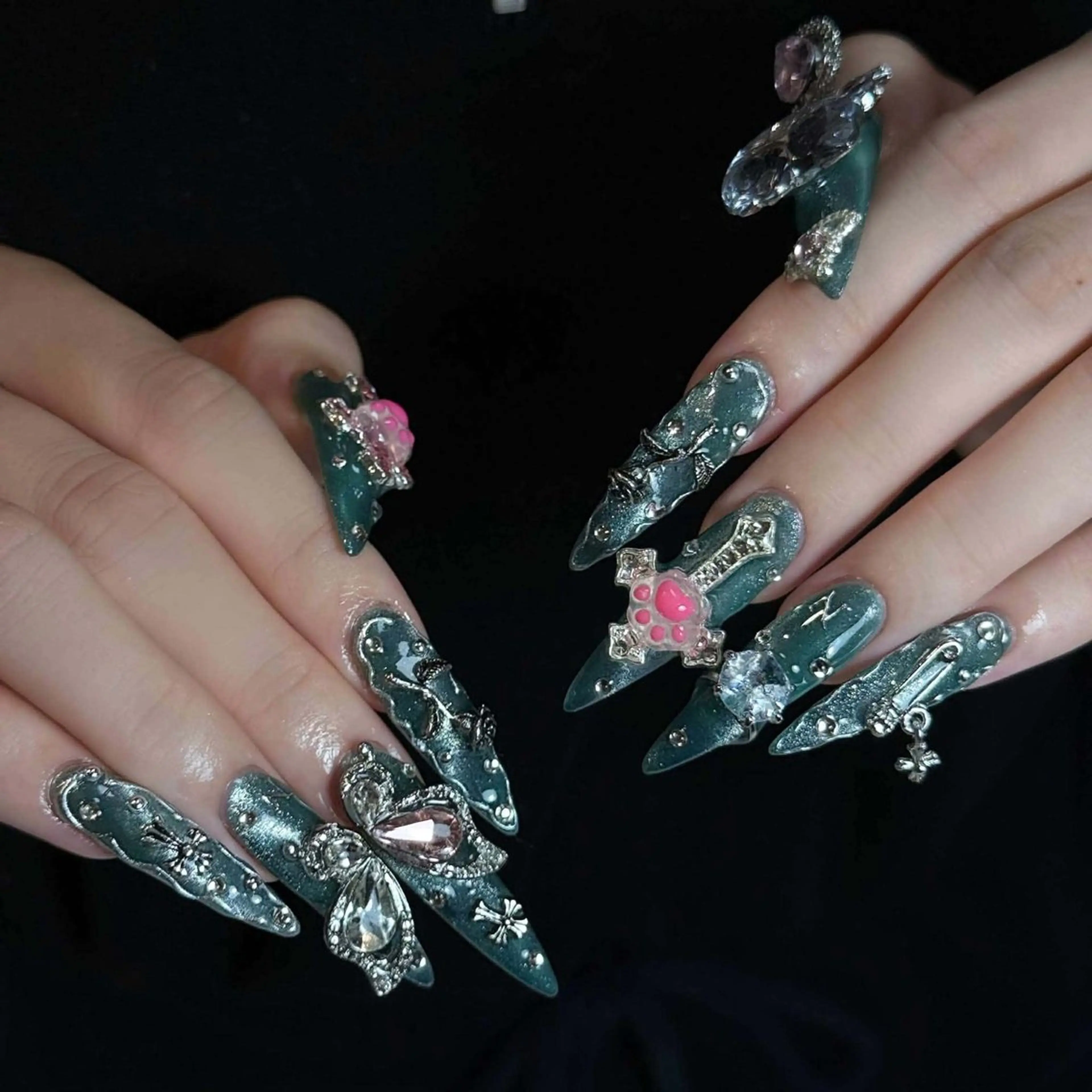 ネイル チークネイル ドット フレンチネイル グラデーション ハート ハンドネイル ハンドケア Eli Nails 新宿のネイルデザイン