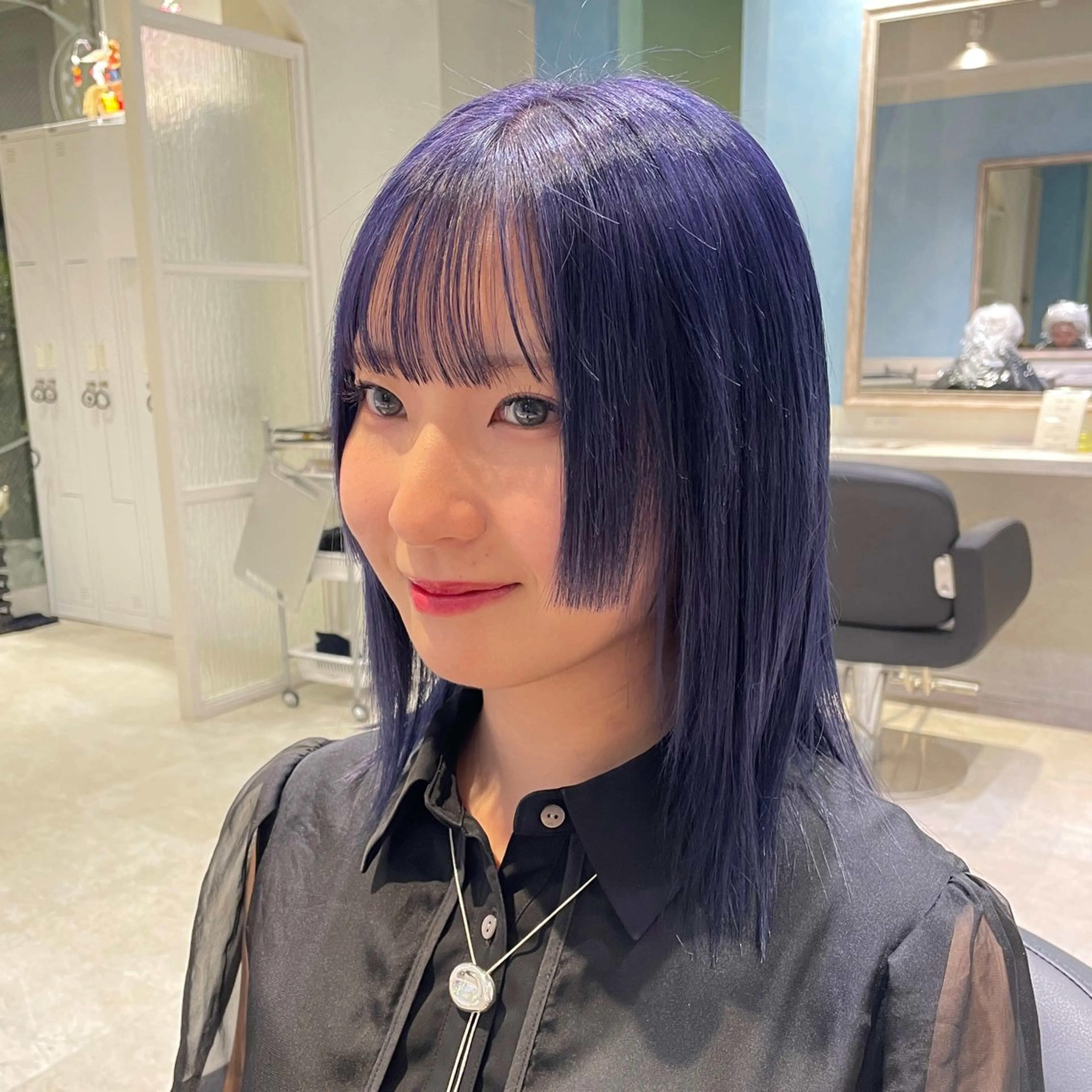 ミディアム カラー ブリーチ ブルーカラー ネイビーカラー シルバー 🦋ブリーチ/カラー 専門AYA💖のヘアスタイル