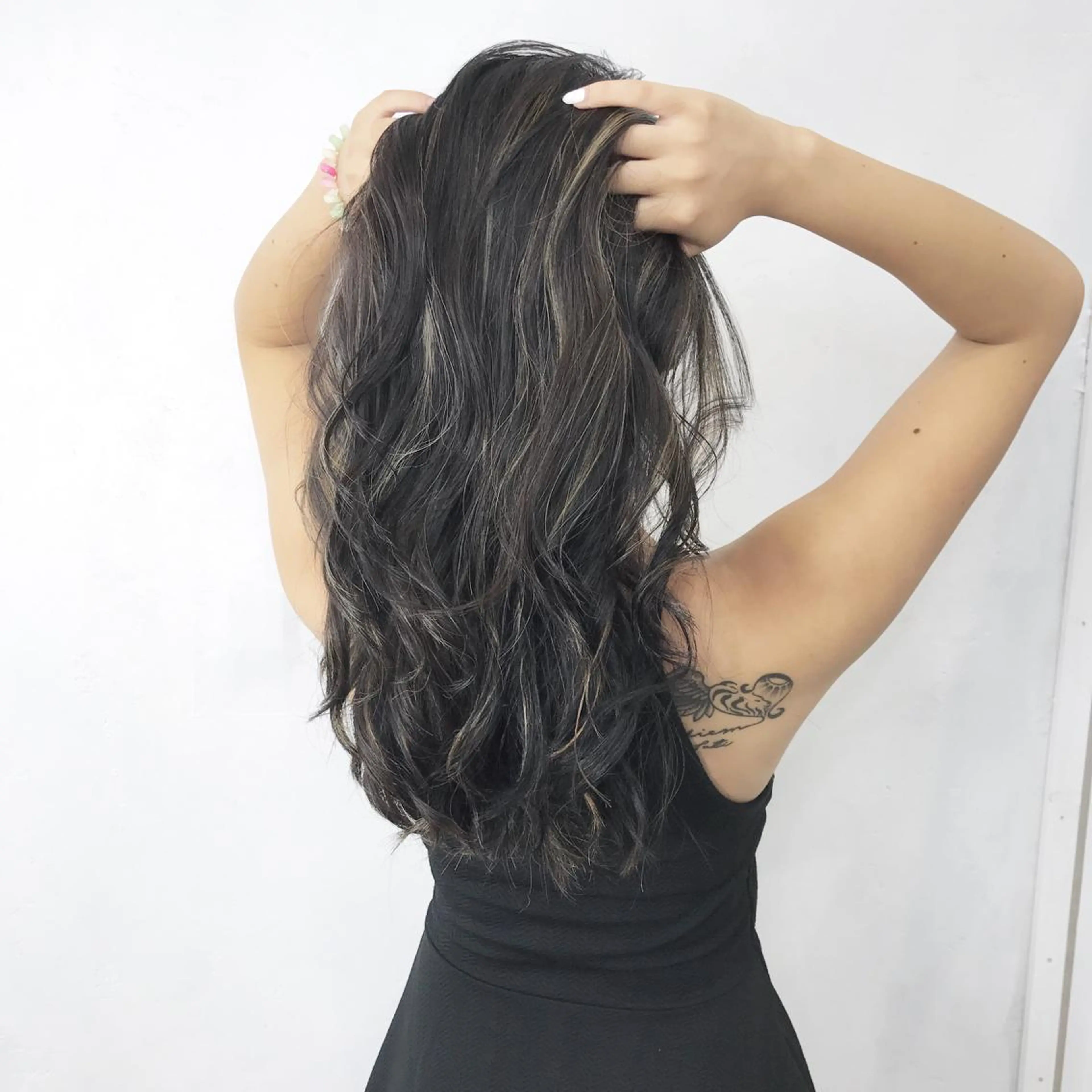 ロング カラー グレージュ ハイライトカラー ハイライト ヘアカラー TATSUYA アートディレクターのヘアスタイル