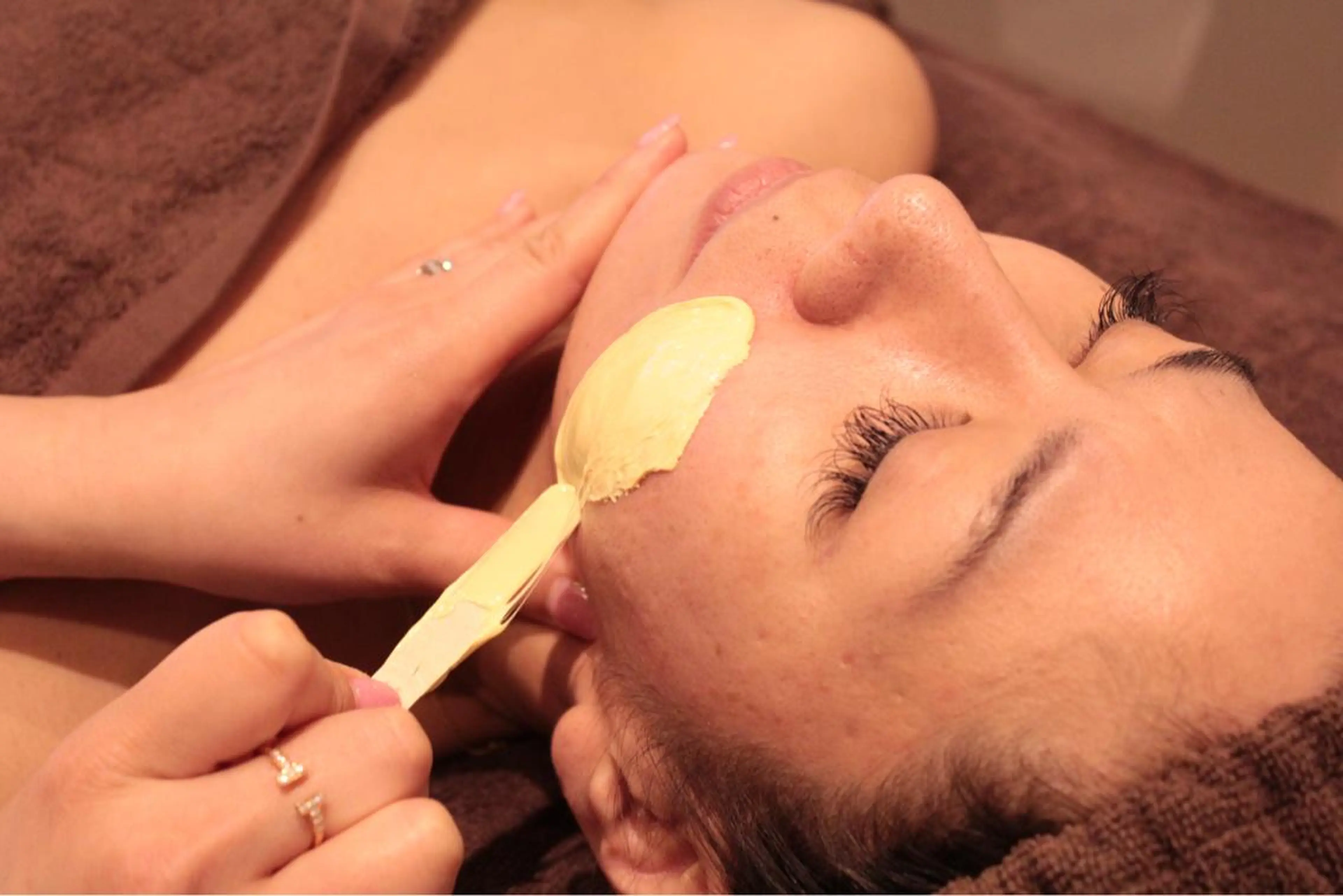 💛💚全顔waX💛 💚眉毛デザインwax➕鼻毛込み💛全てこみです！の写真