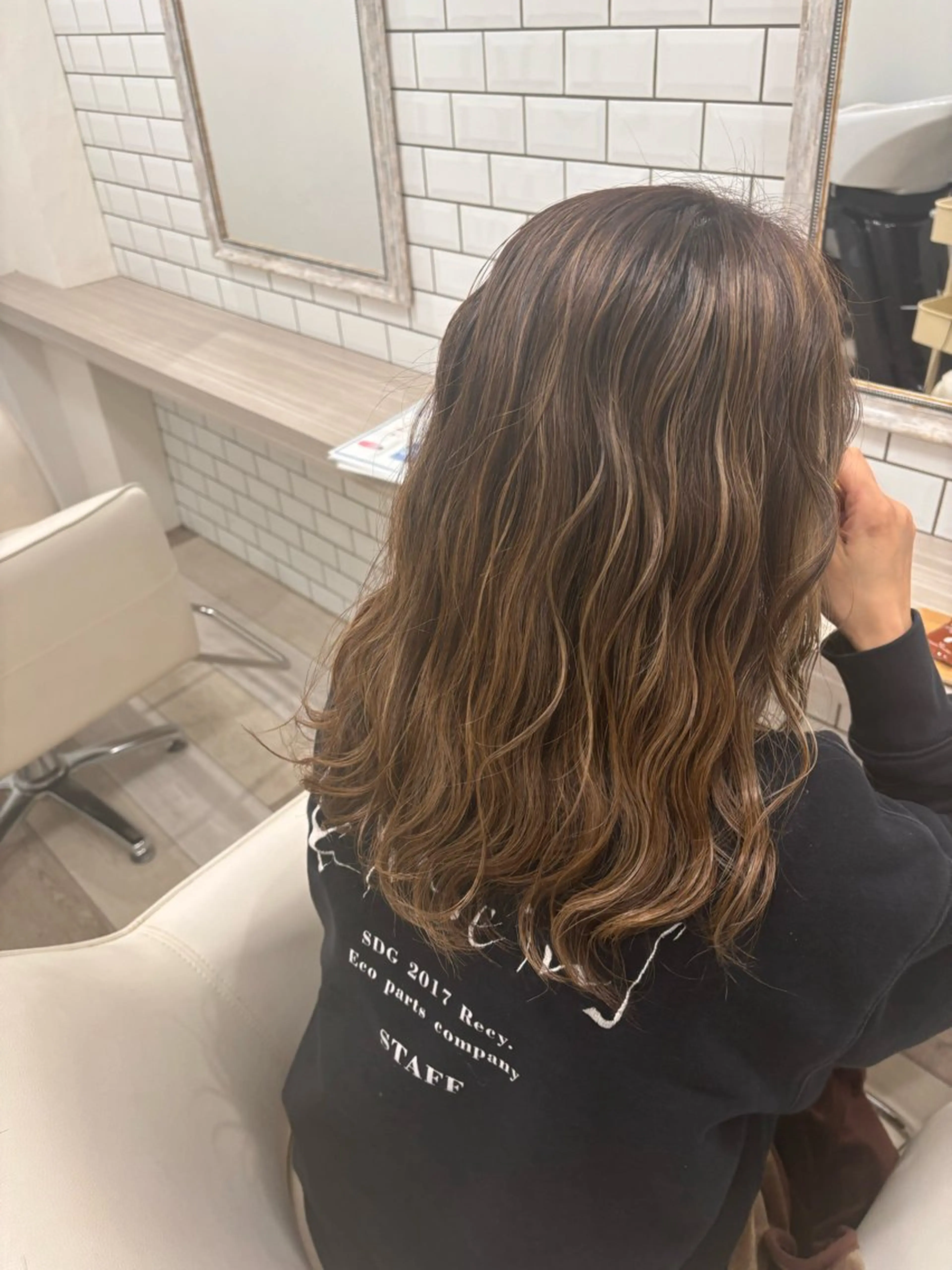 セミロング カラー ヤマグチ ユキナのヘアスタイル