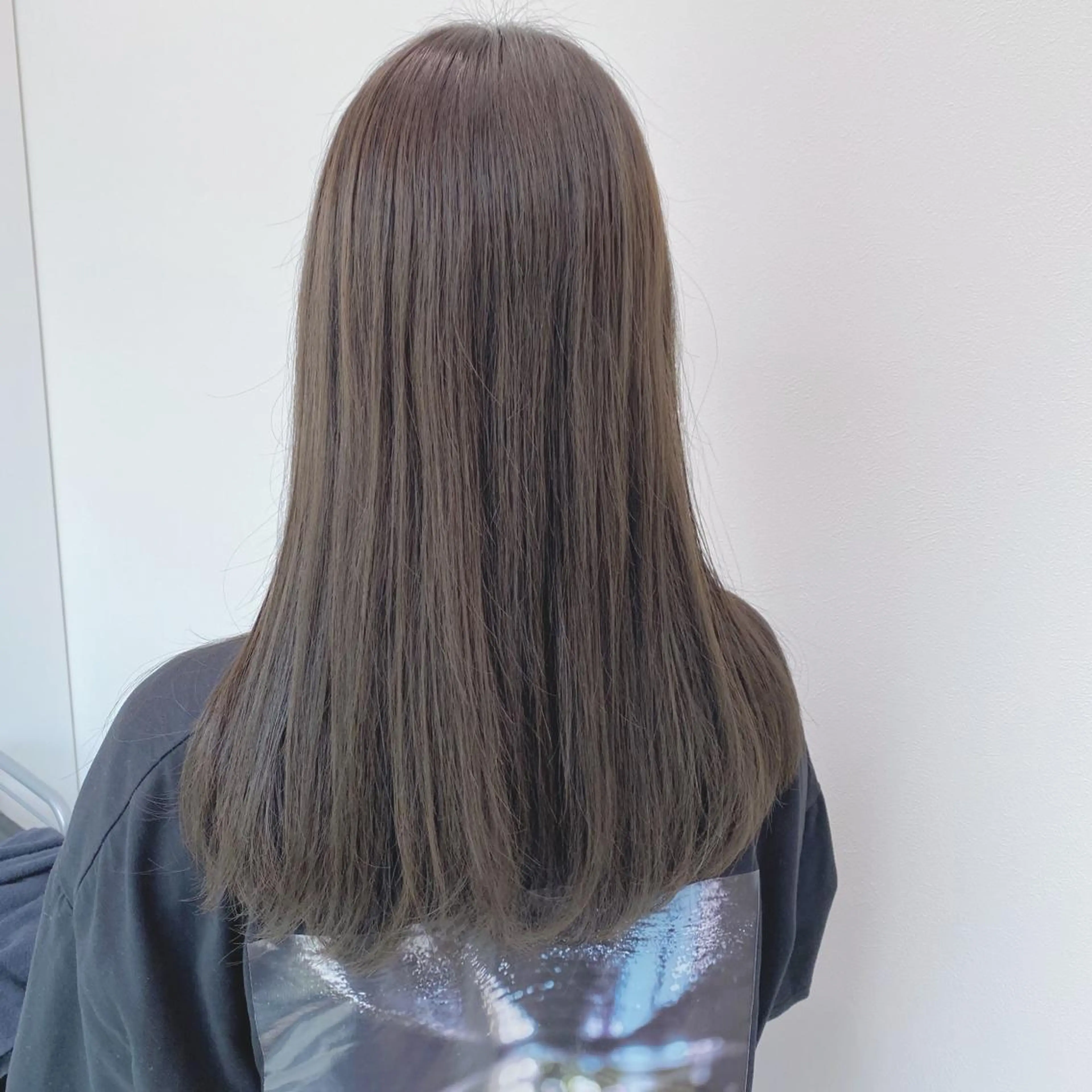 ロング カラー グレージュ カーキグレージュ ♡透け感カラー 大賀哲平♡のヘアスタイル