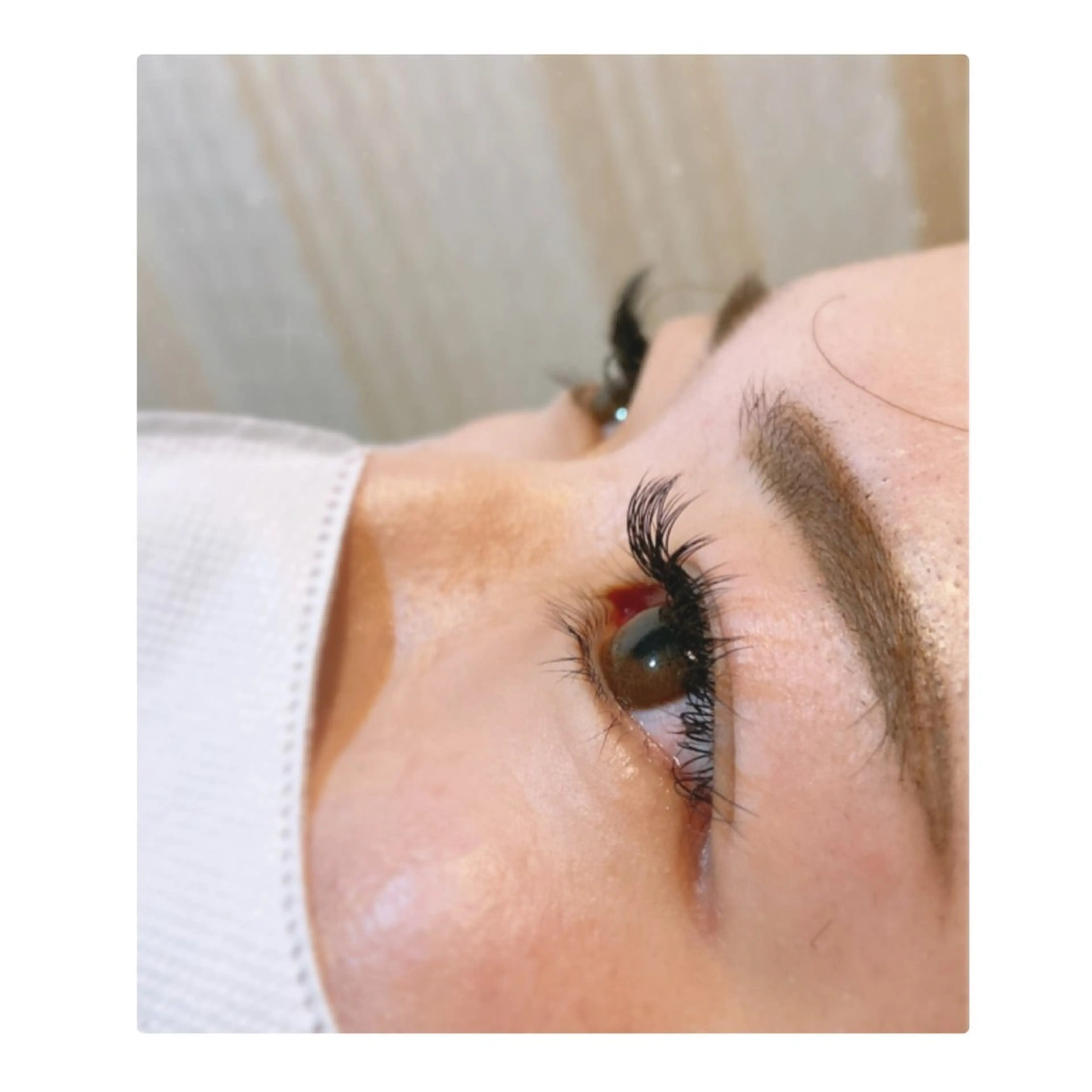 フラットラッシュ100本(左右50本ずつ)の写真