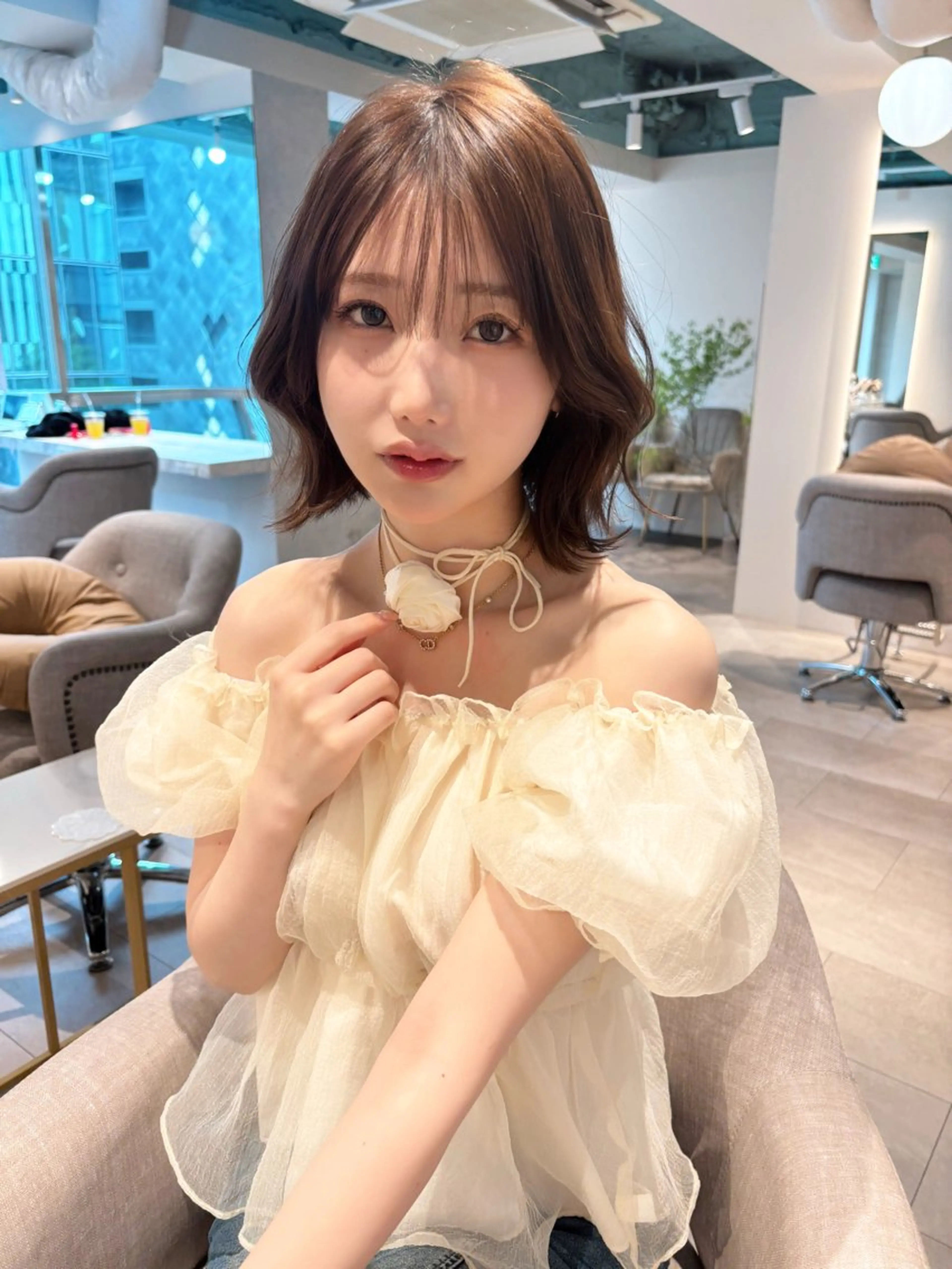ミディアム くびれヘア 顔周りカット 外ハネヘア レイヤーカット/ 透明感カラー🤍楓のヘアスタイル