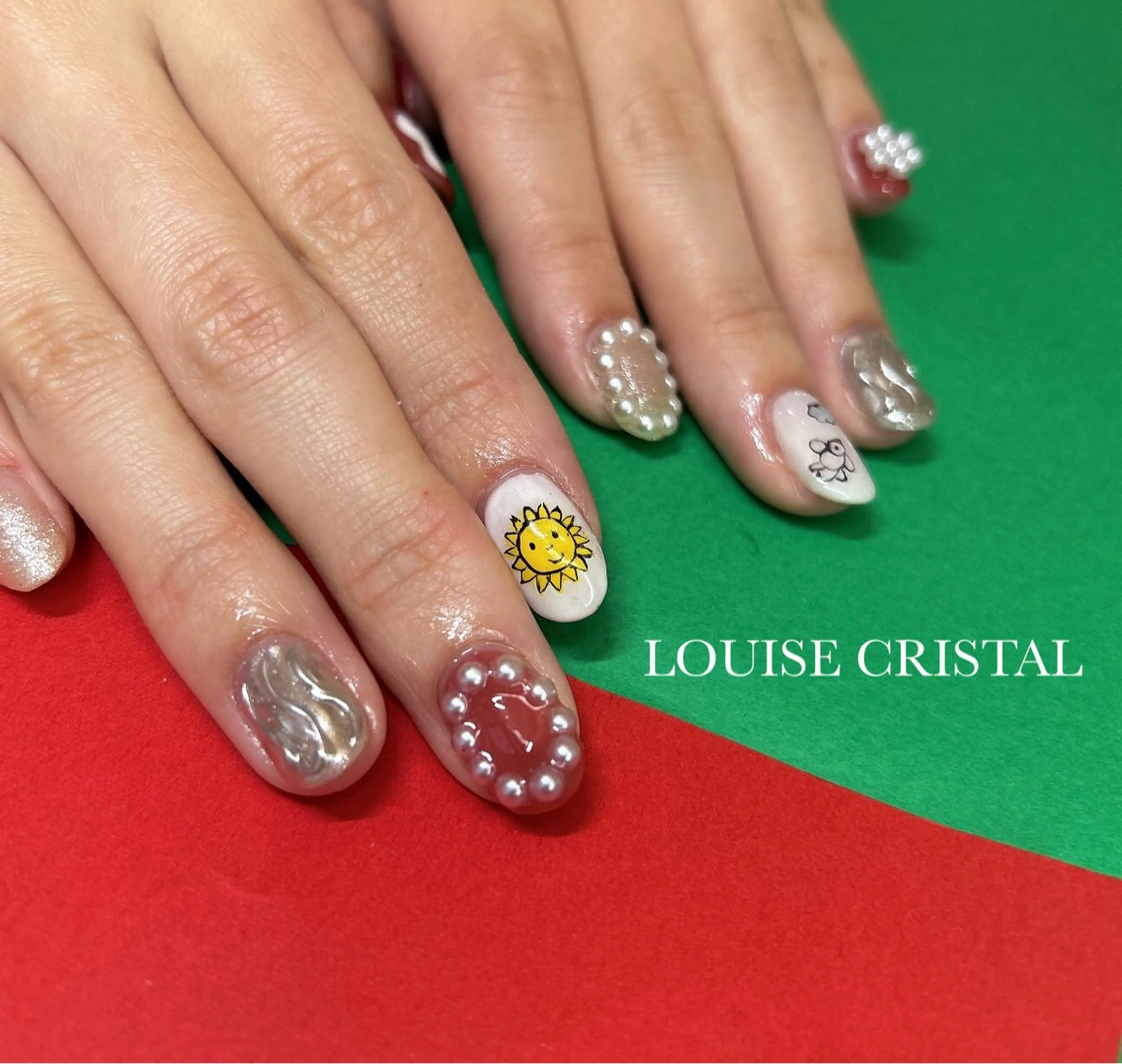 ネイル ハンドネイル LOUISE CRYSTALのネイルデザイン