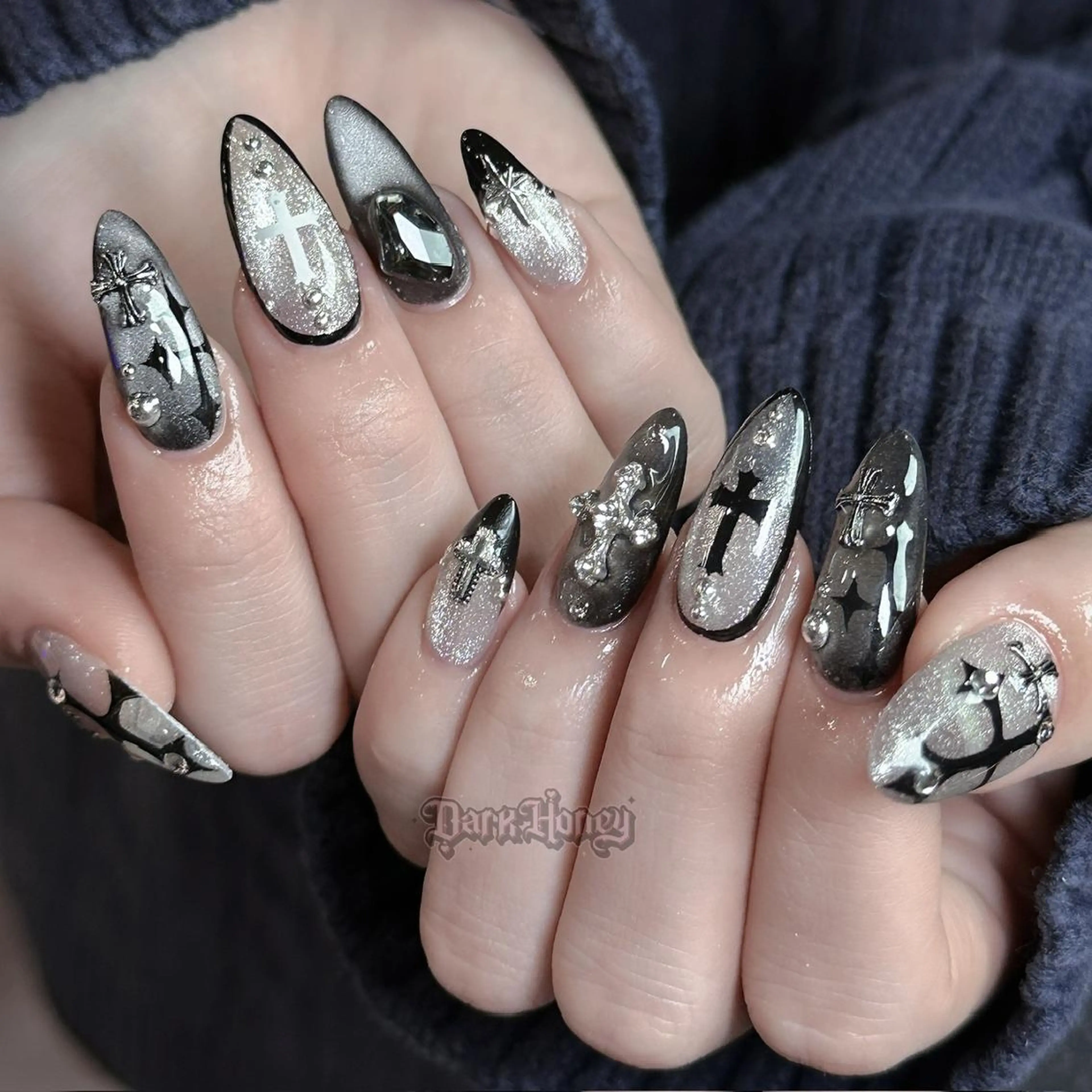 ネイル ハンドネイル Dark Honey Susuのネイルデザイン