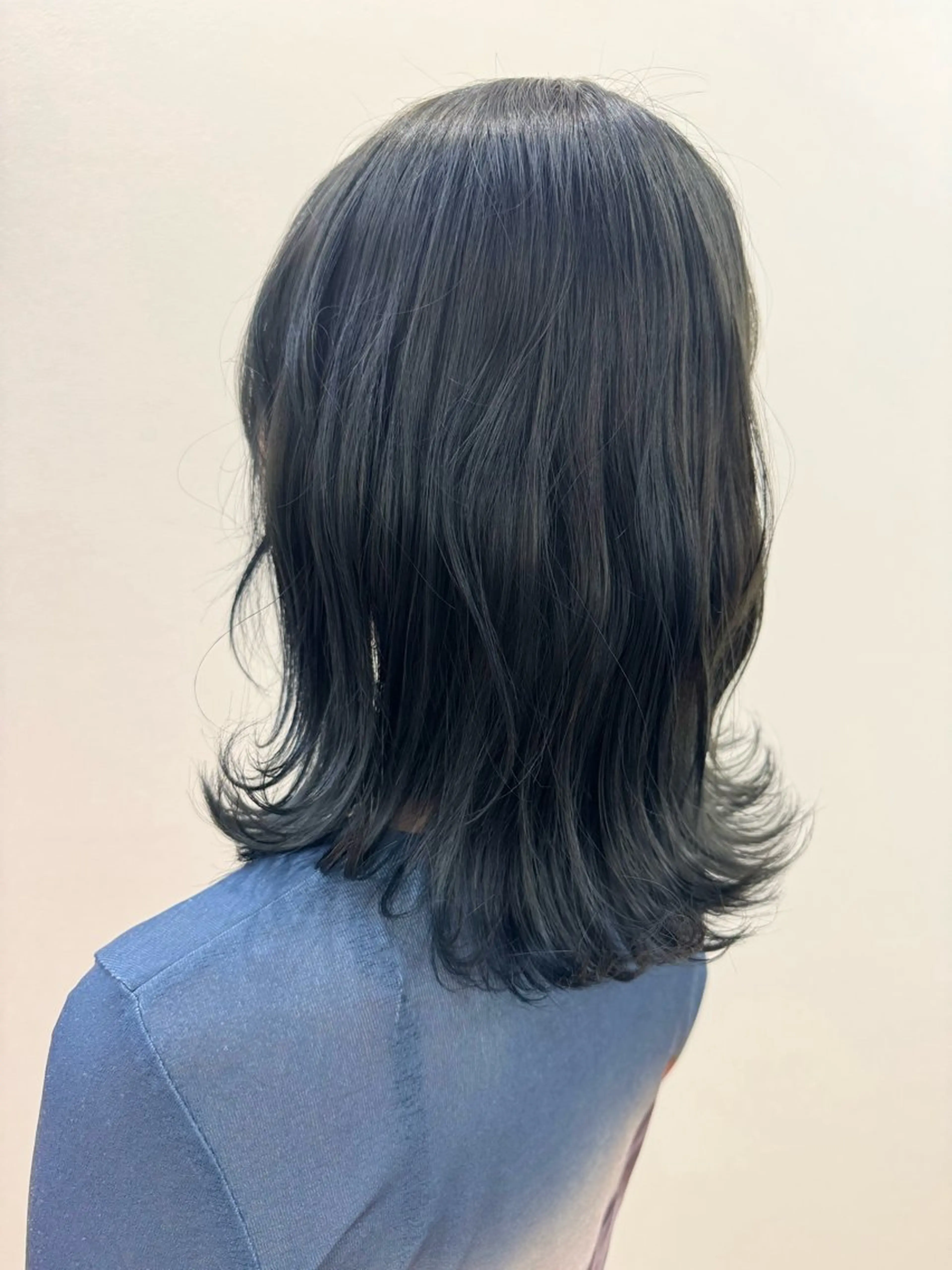 セミロング カラー 佐々木 有彩のヘアスタイル