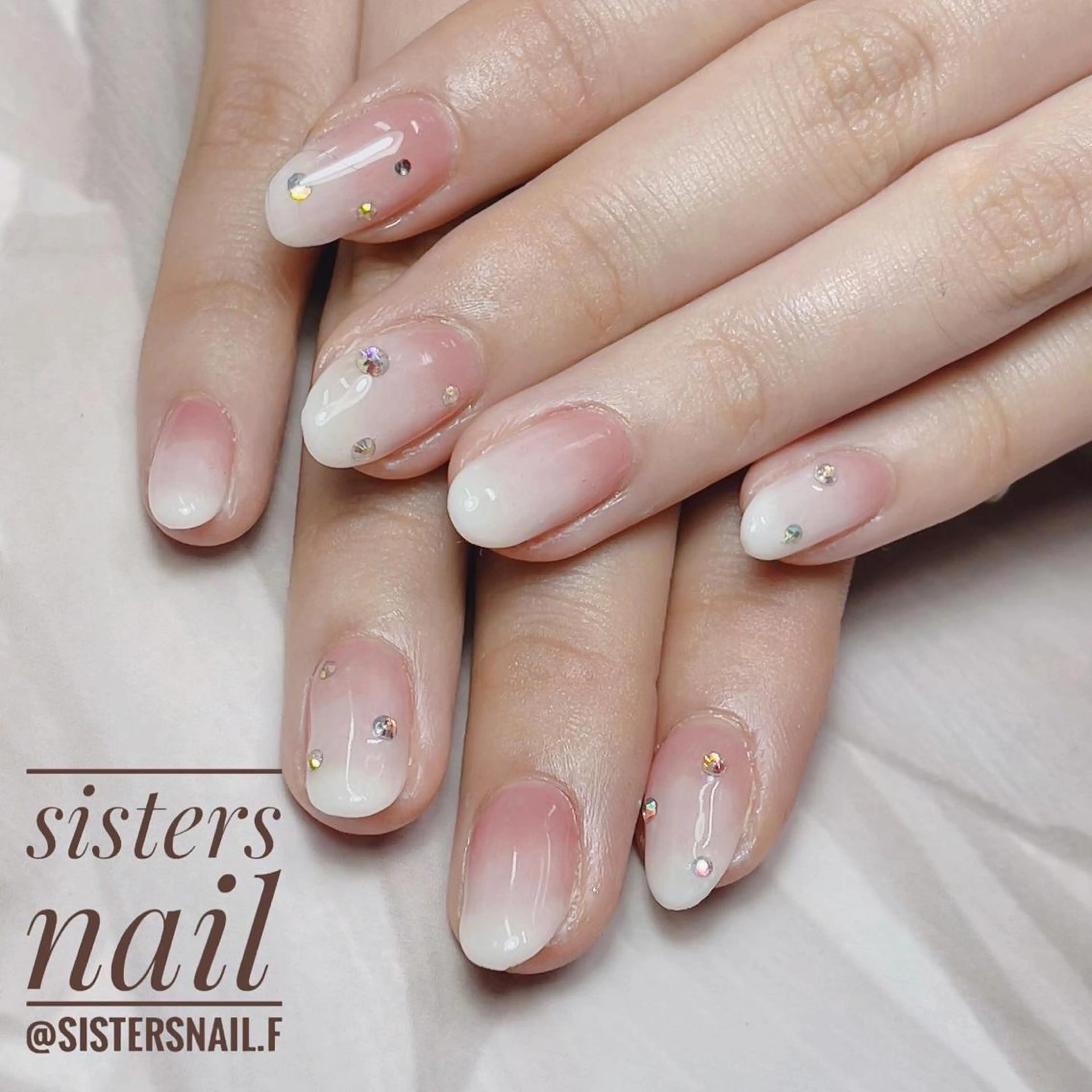 ネイル アートネイル グラデーション キラキラネイル ニュアンスネイル オフィスネイル sisters nail.fのネイルデザイン