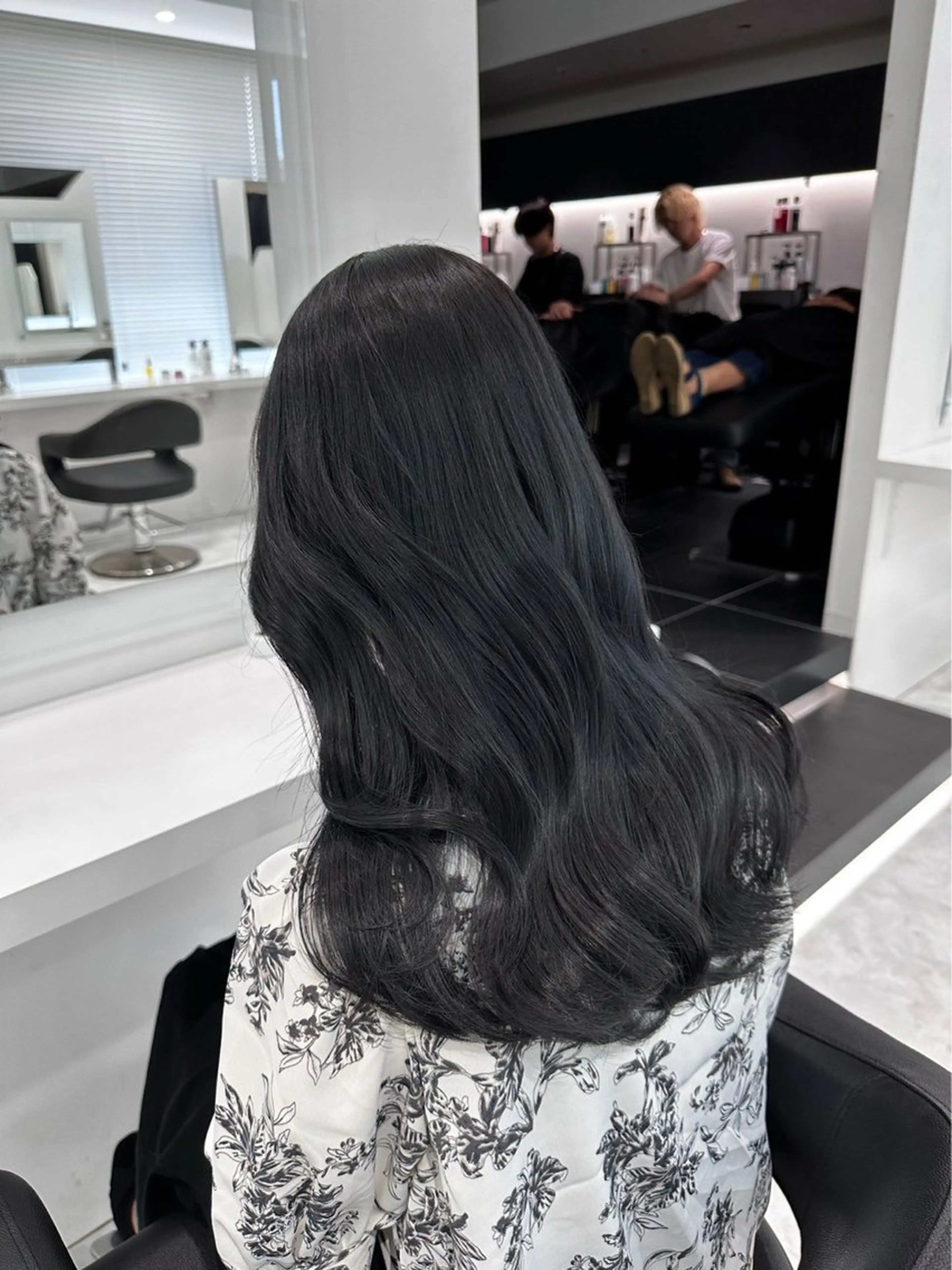 セミロング 暗髪うる艶ヘア🫧 yumi🐈‍⬛🪽のヘアスタイル