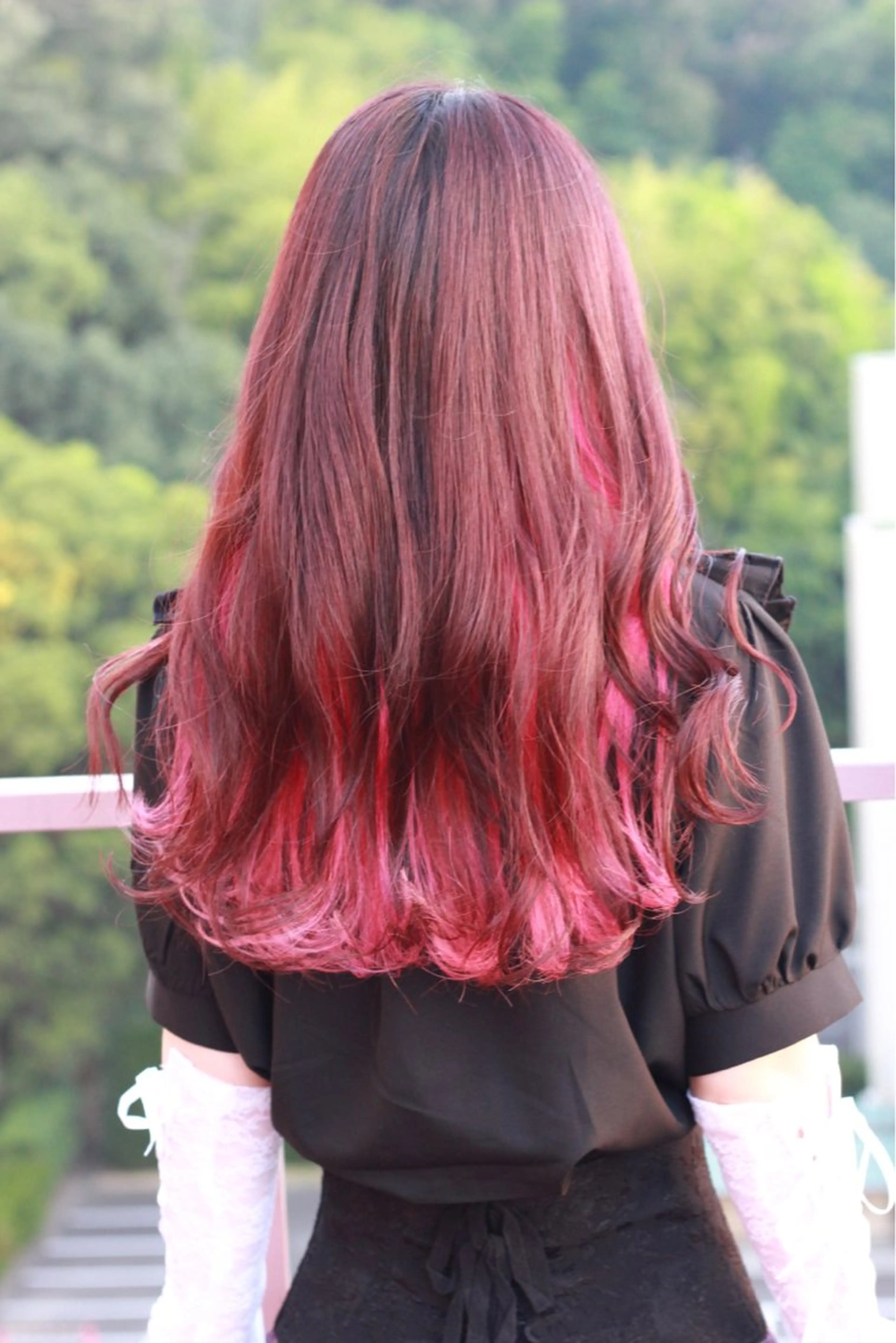 ロング カラー ピンクカラー レッドカラー ヘアカラー Viage （ビアージュ）のヘアスタイル