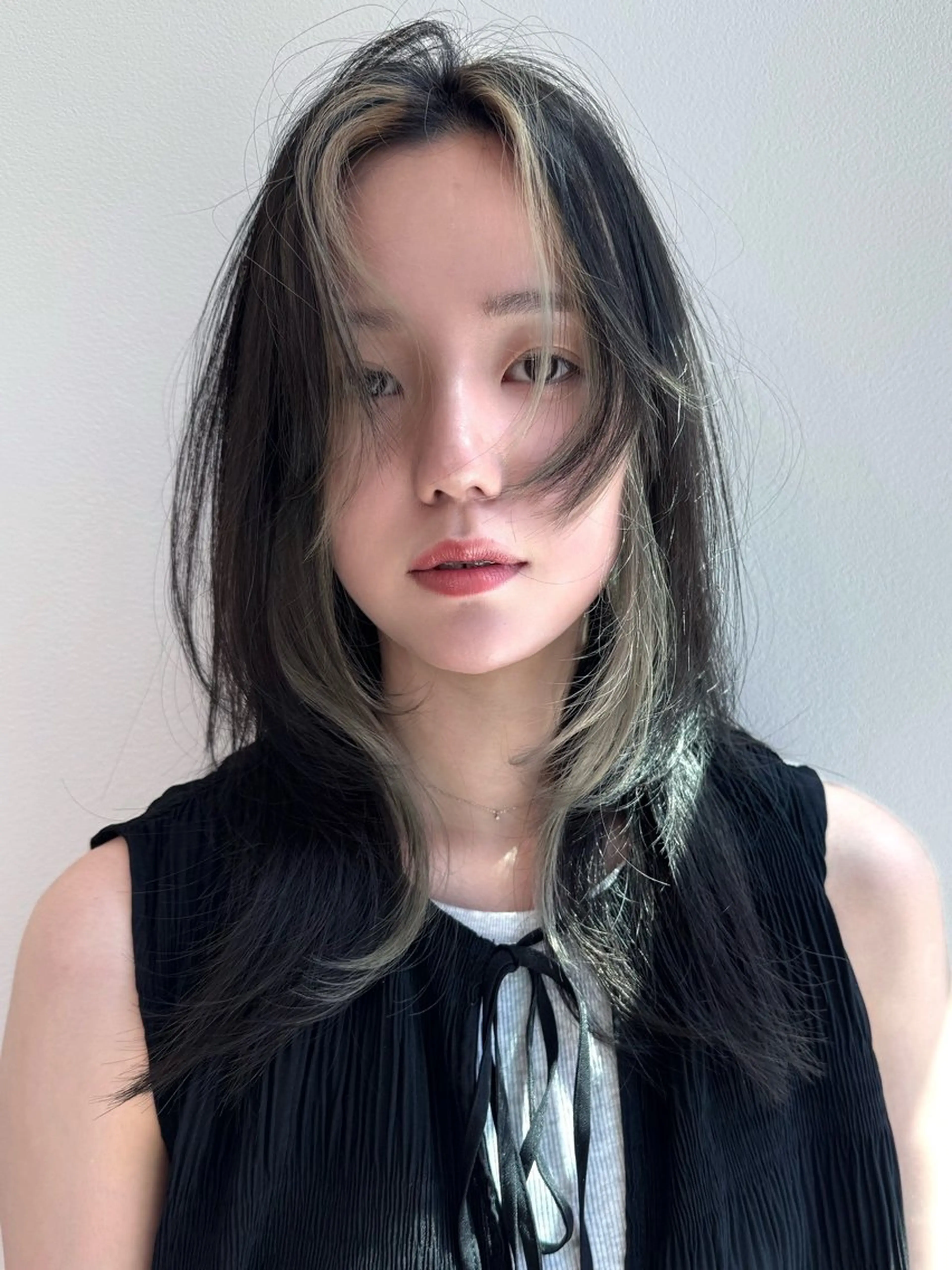 セミロング カラー 顔周りカット ヘアカラー Yamada Ami🪐のヘアスタイル