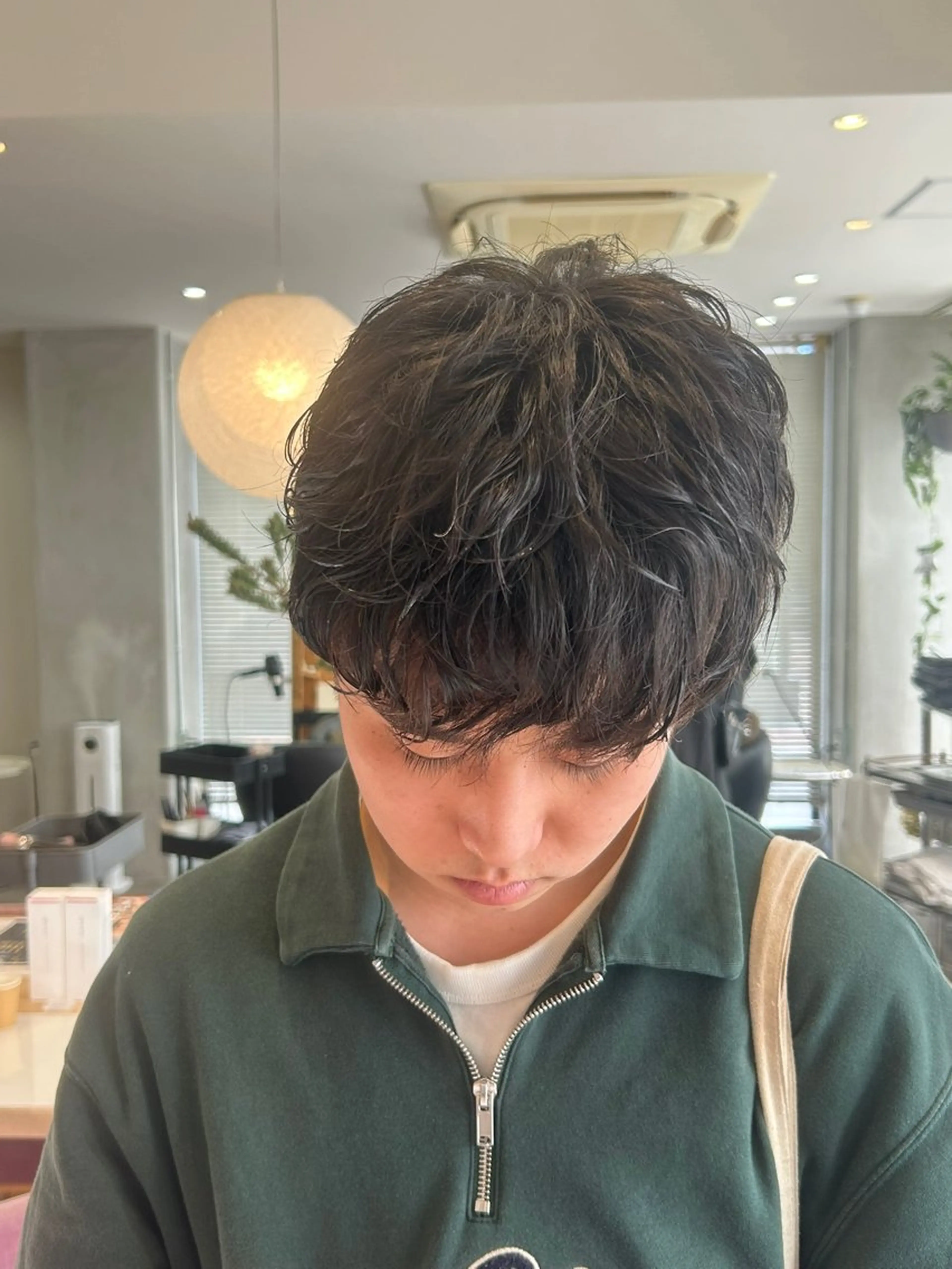 ショート メンズ メンズパーマ 刈り上げ カット ヘッドスパ 坂田 睦月のヘアスタイル