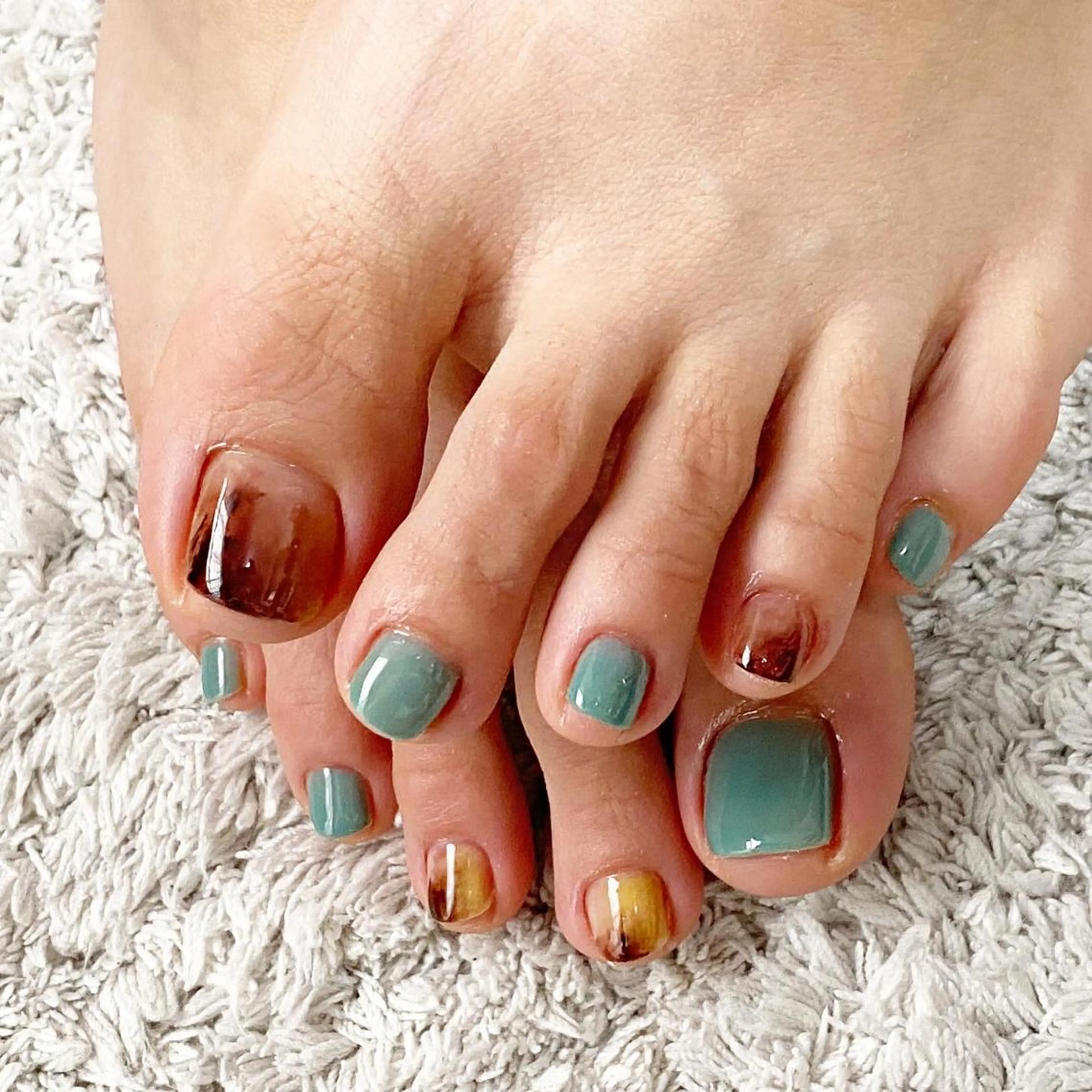 ネイル べっ甲ネイル フットネイル ニュアンスネイル Ｎail Ｓalon ertiのネイルデザイン