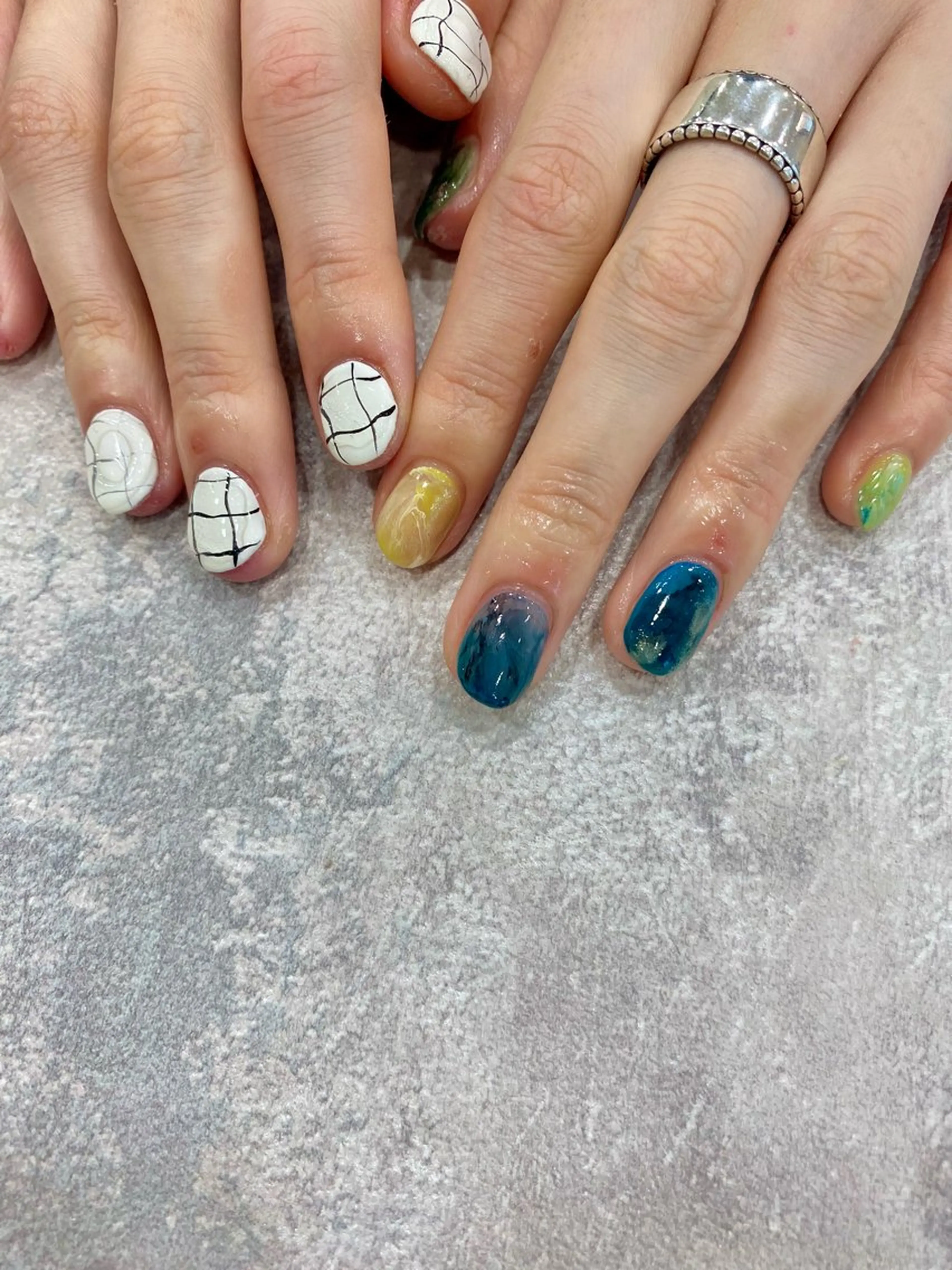 ネイル 安藤 彩乃のネイルデザイン