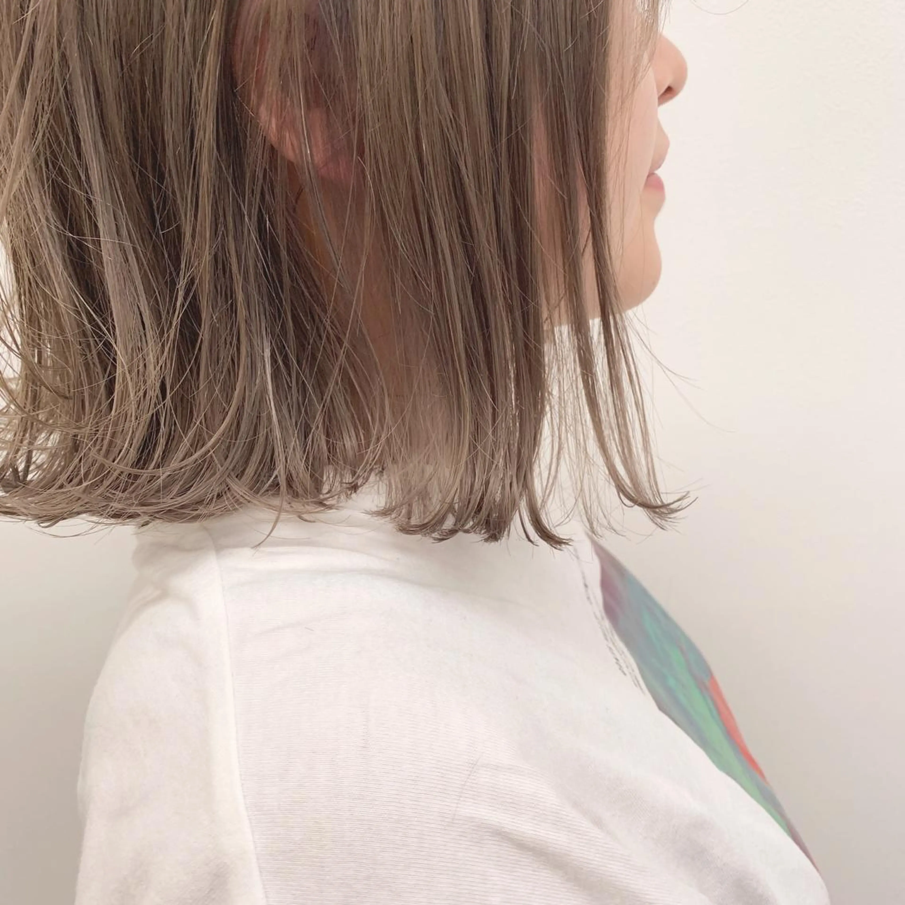 ショート カラー ヘアアレンジ 切りっぱなしボブ ベージュカラー ミルクティーベージュ ボブ 美髪矯正/透明感カラ ー🫧YUUKI🫧のヘアスタイル