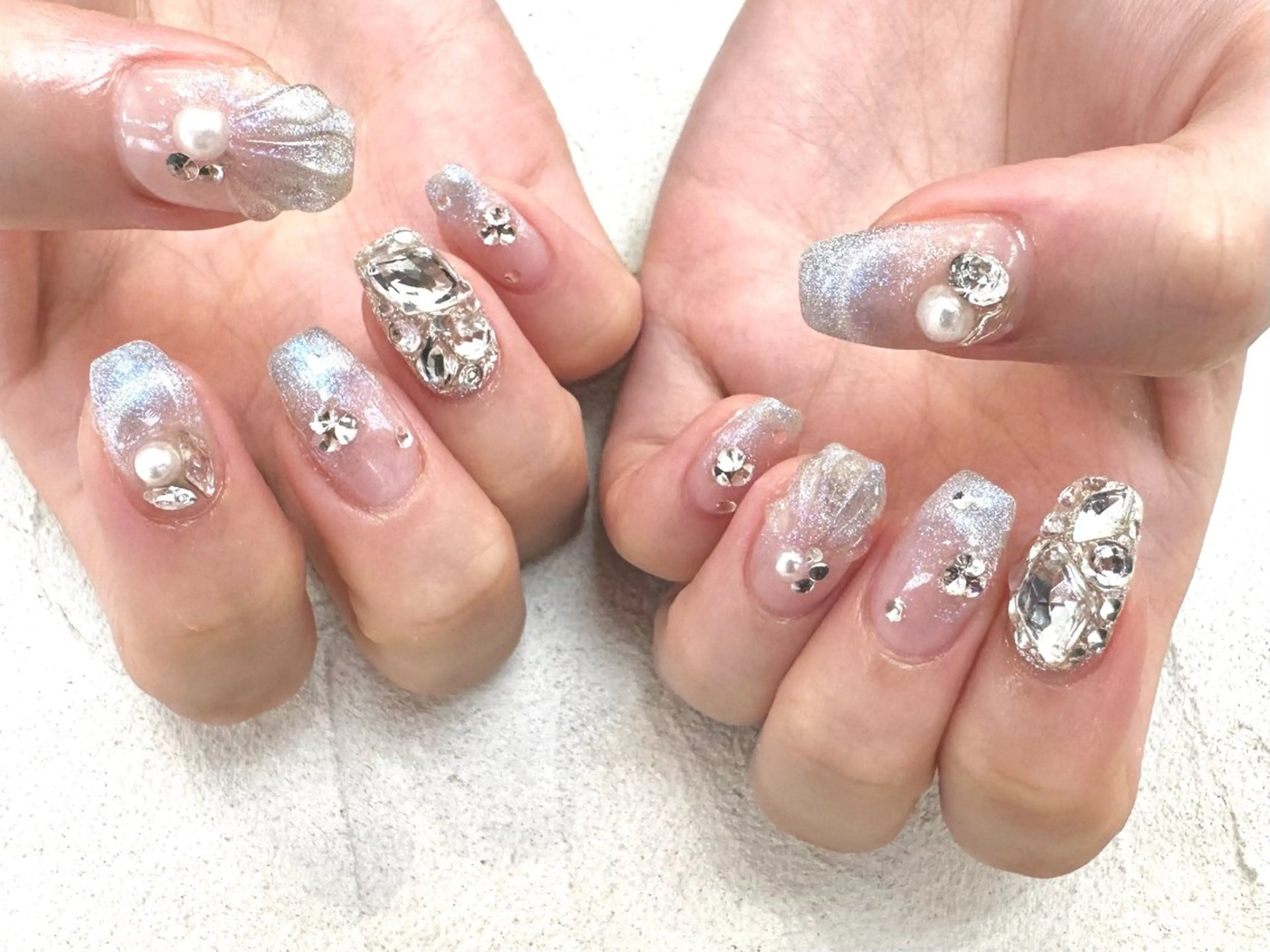 ネイル グラデーション キラキラネイル マグネットネイル ストーンネイル ひなの🌻hina nail自宅サロンのネイルデザイン