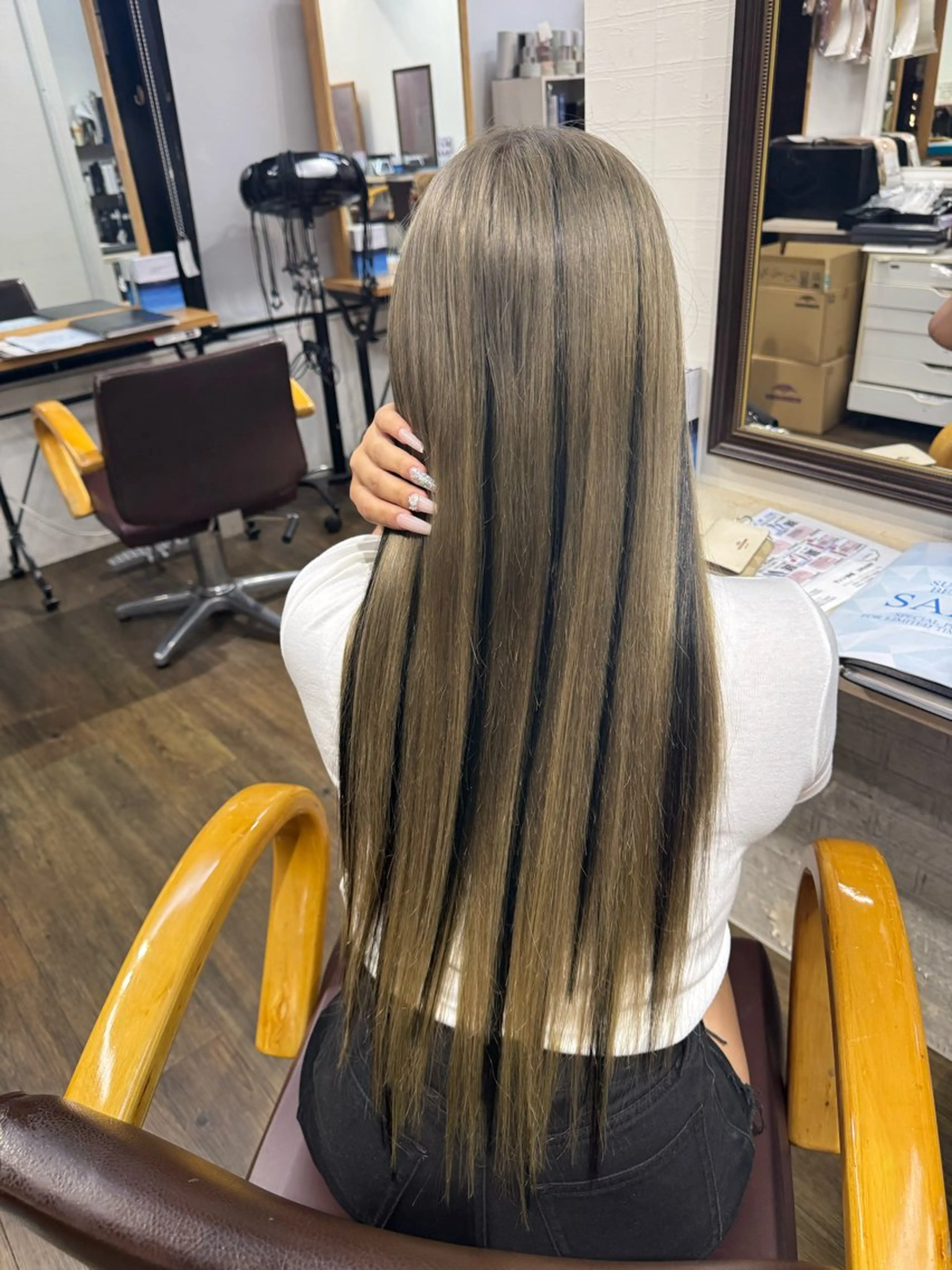ロング 横浜🦋ハイトーン 🫐シャドウルーツのヘアスタイル