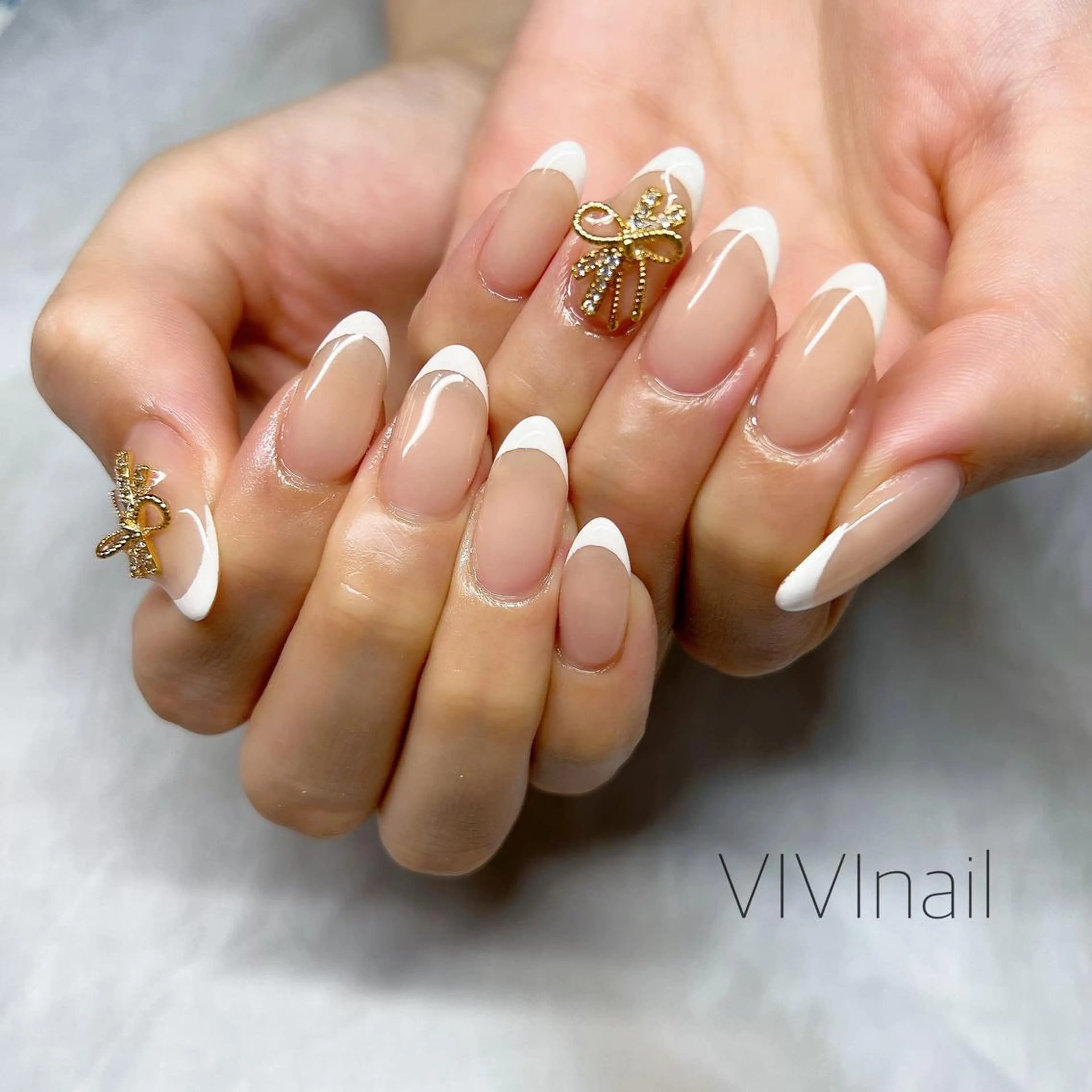 ネイル フレンチネイル ゴールド シンプルネイル クリスマス ハンドネイル vivi nailのネイルデザイン