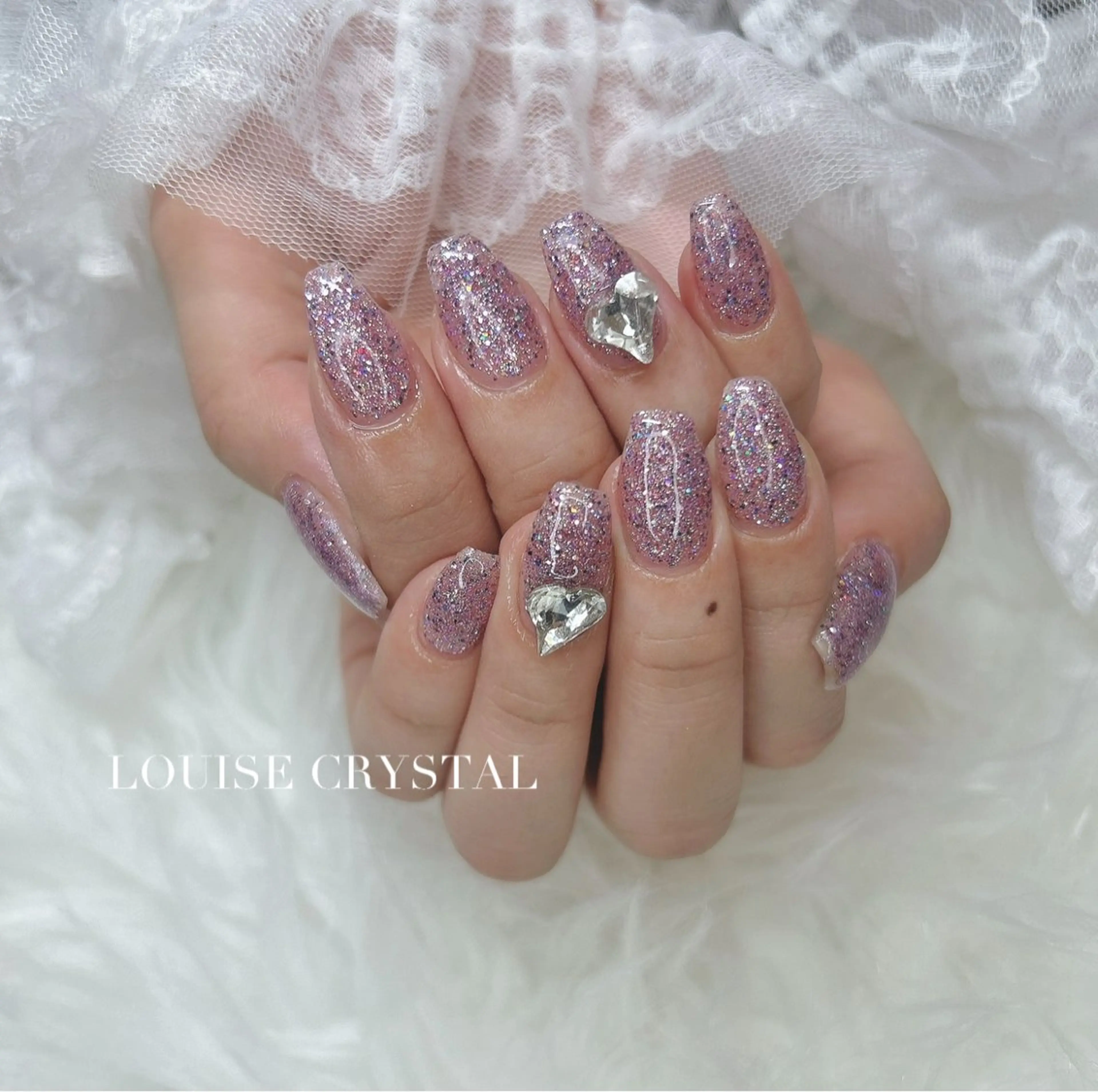 ネイル ハンドネイル LOUISE CRYSTALのネイルデザイン