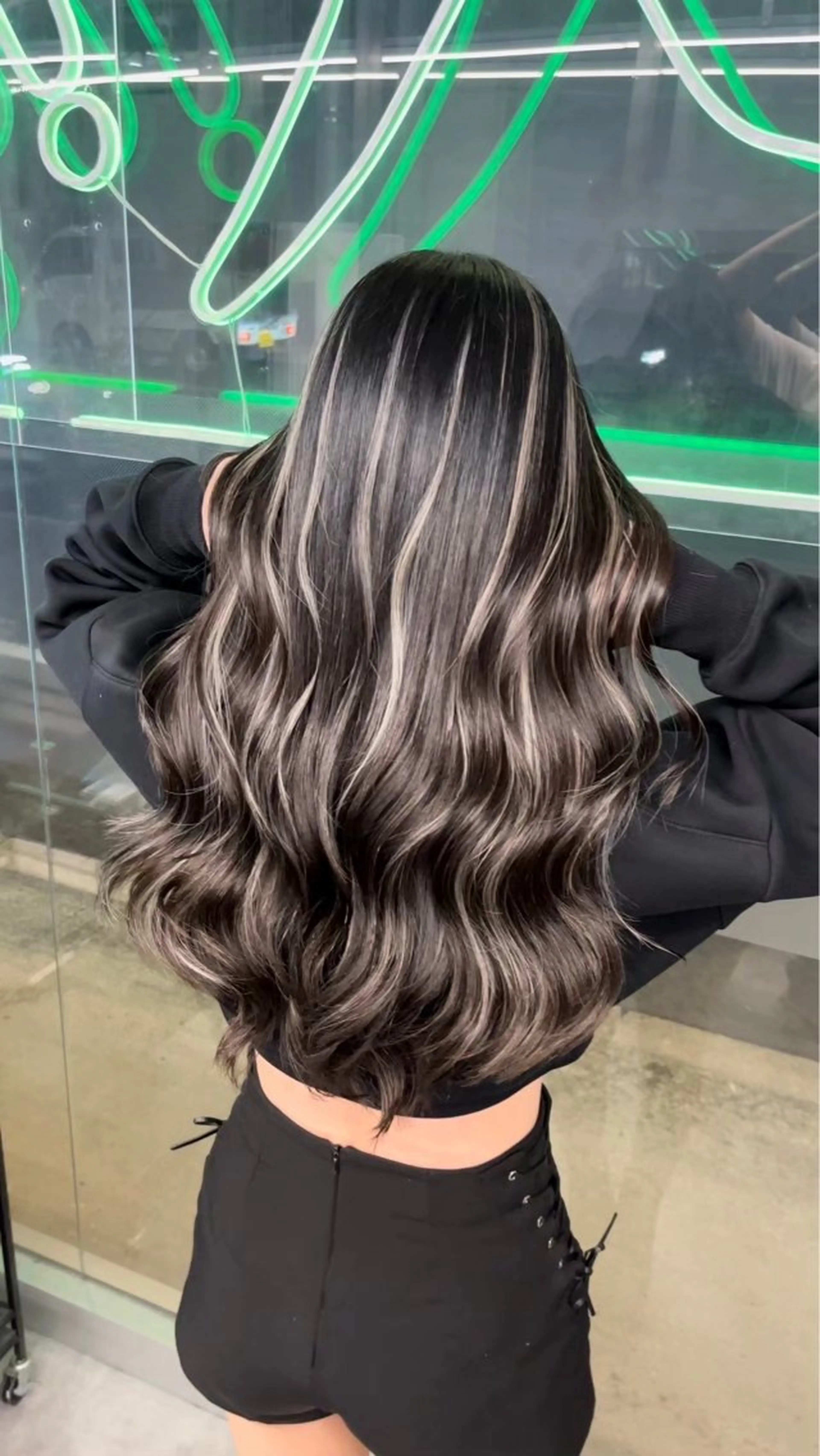 ロング カラー ハイライトカラー ハイライト レイヤーカット カット ヘアカラー 梅田美容師/カラー/ レイヤー/ハイライトのヘアスタイル