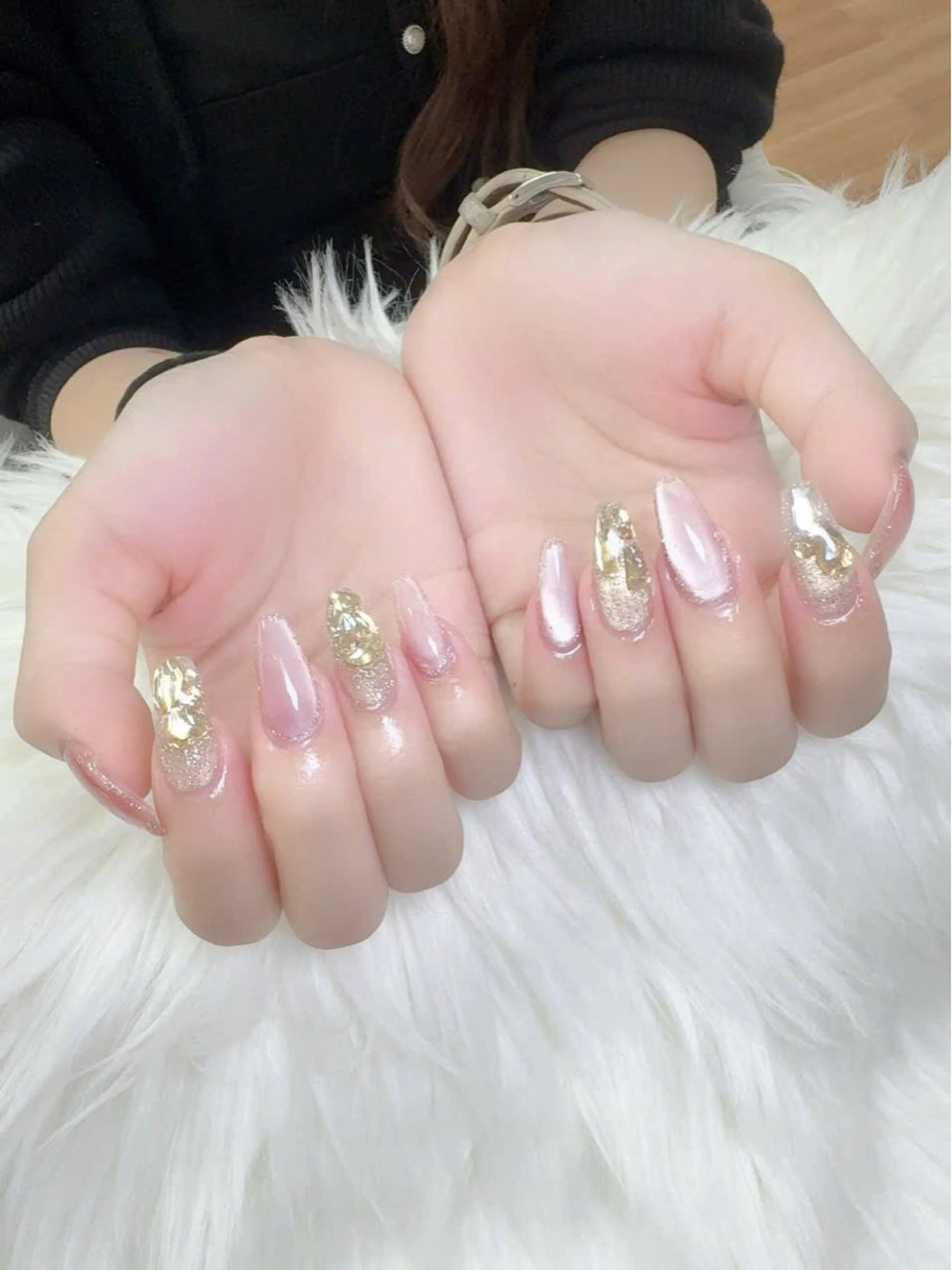 ネイル フレンチネイル グラデーション キラキラネイル 韓国ネイル マグネットネイル ハンドネイル ハンドケア Hara Nail 【パラジェル使用】のネイルデザイン