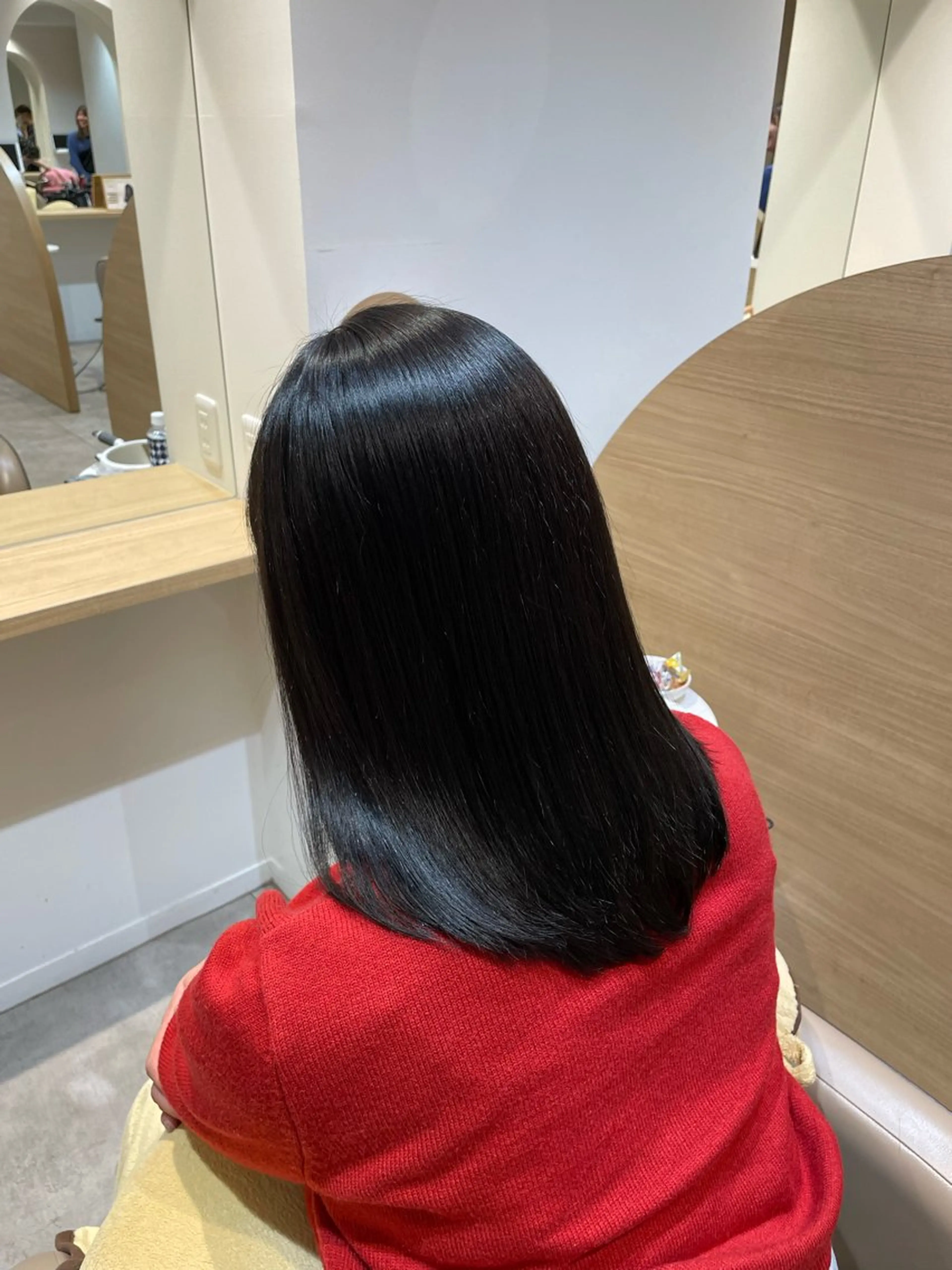 ミディアム カラー 黒髪 ブルーカラー ブルーブラック MIKU .のヘアスタイル