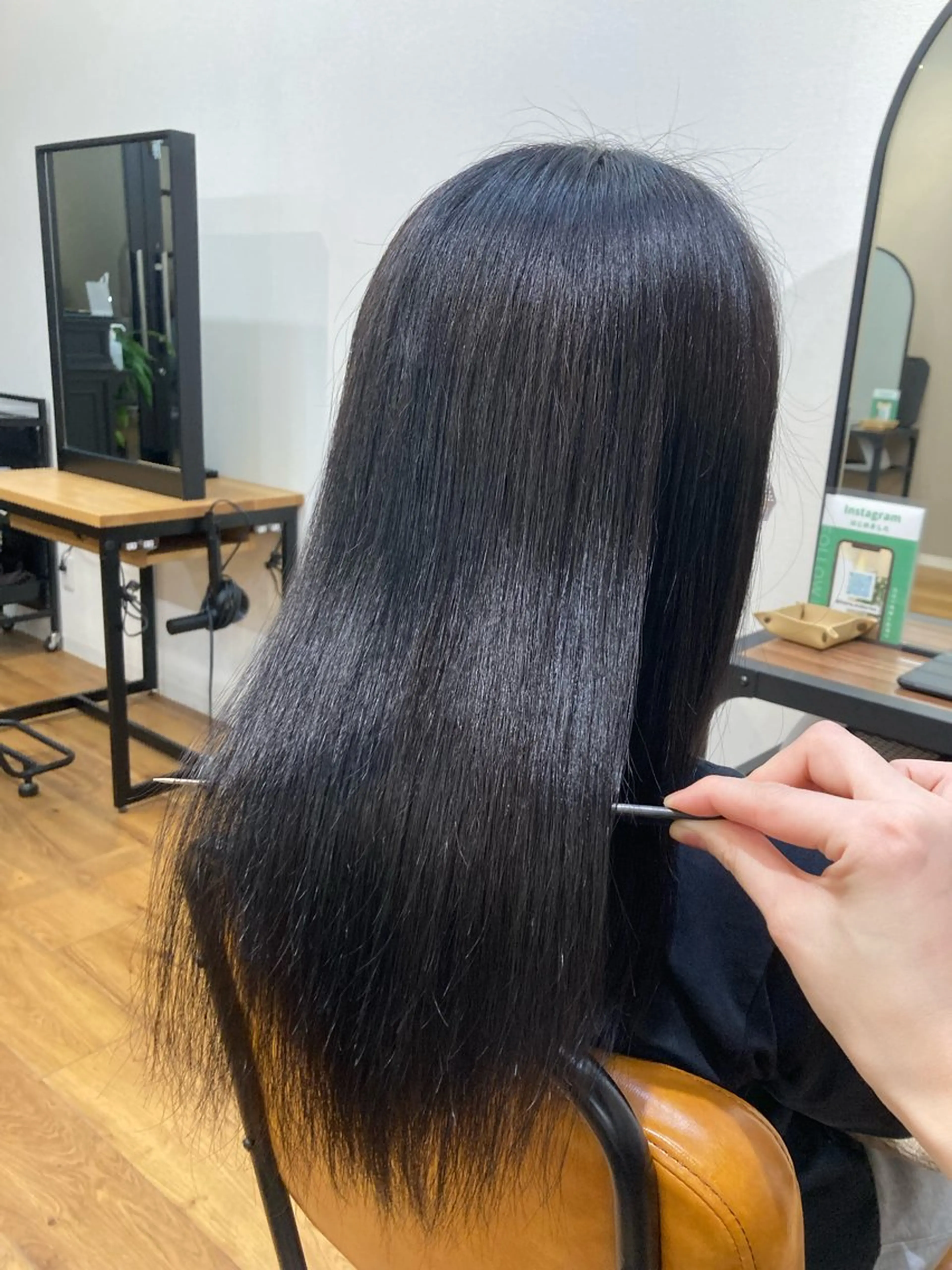 セミロング カラー ブラウンカラー ヘアカラー LOANA  MIDORINO所属・カラーモデル/ つくば市みどりののヘアスタイル