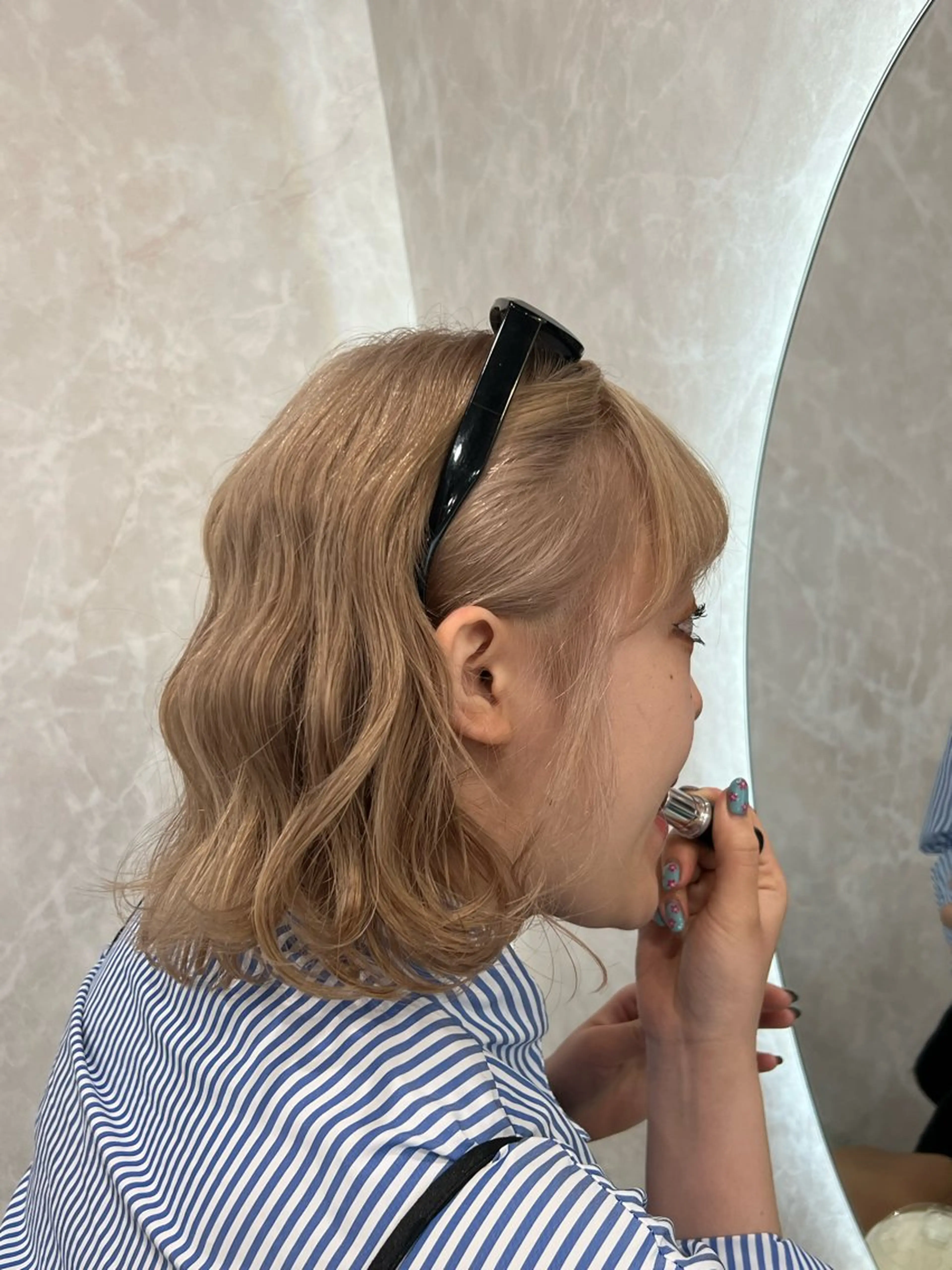 ミディアム カラー ミディアムパーマ ベージュカラー ミルクティーベージュ ヘアカラー 近藤 叶大のヘアスタイル