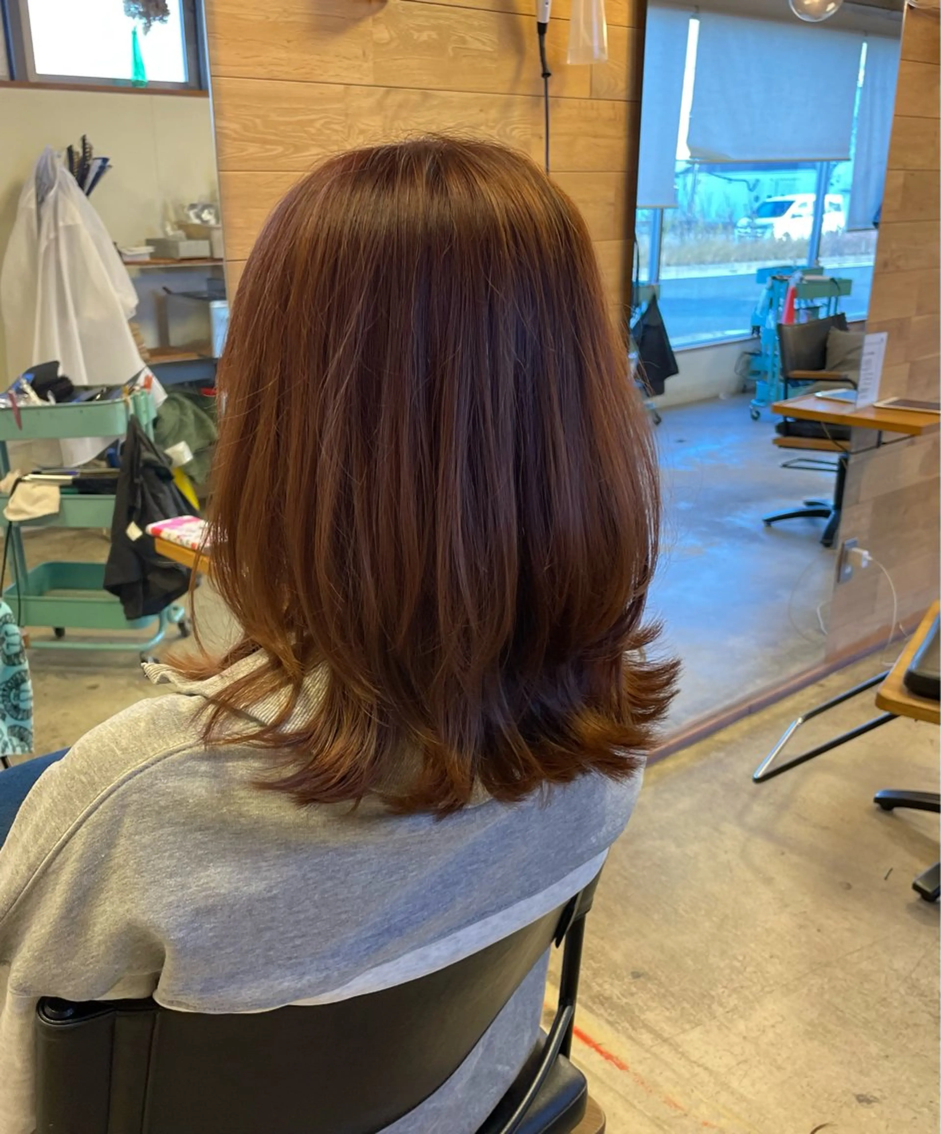 セミロング カラー 畑村 まゆみのヘアスタイル