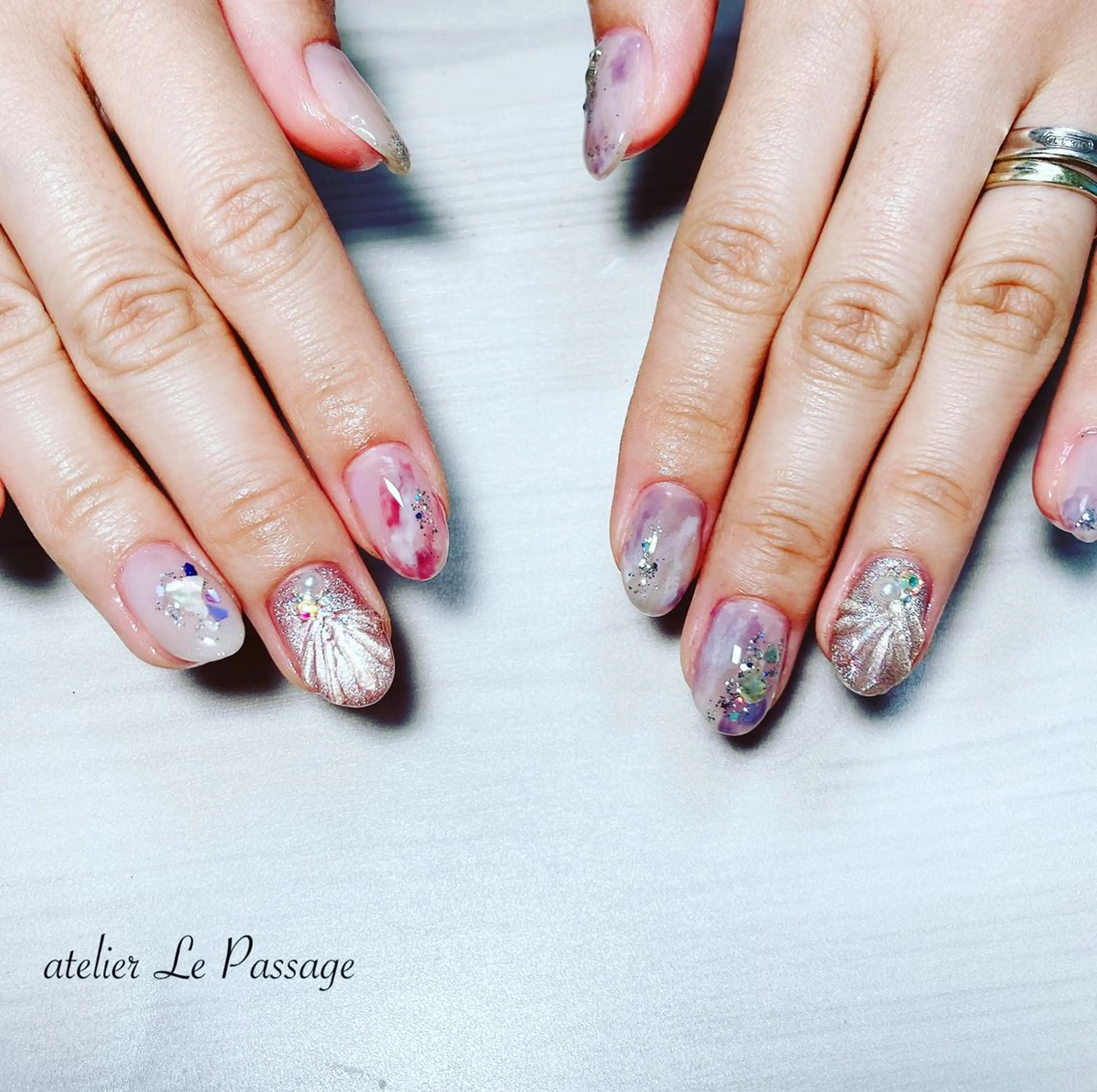ネイル ジェルネイル ラメ(グリッター) ニュアンスネイル オフィスネイル パラジェル Atelier Le Passage所属・h nakatsukaのネイルデザイン