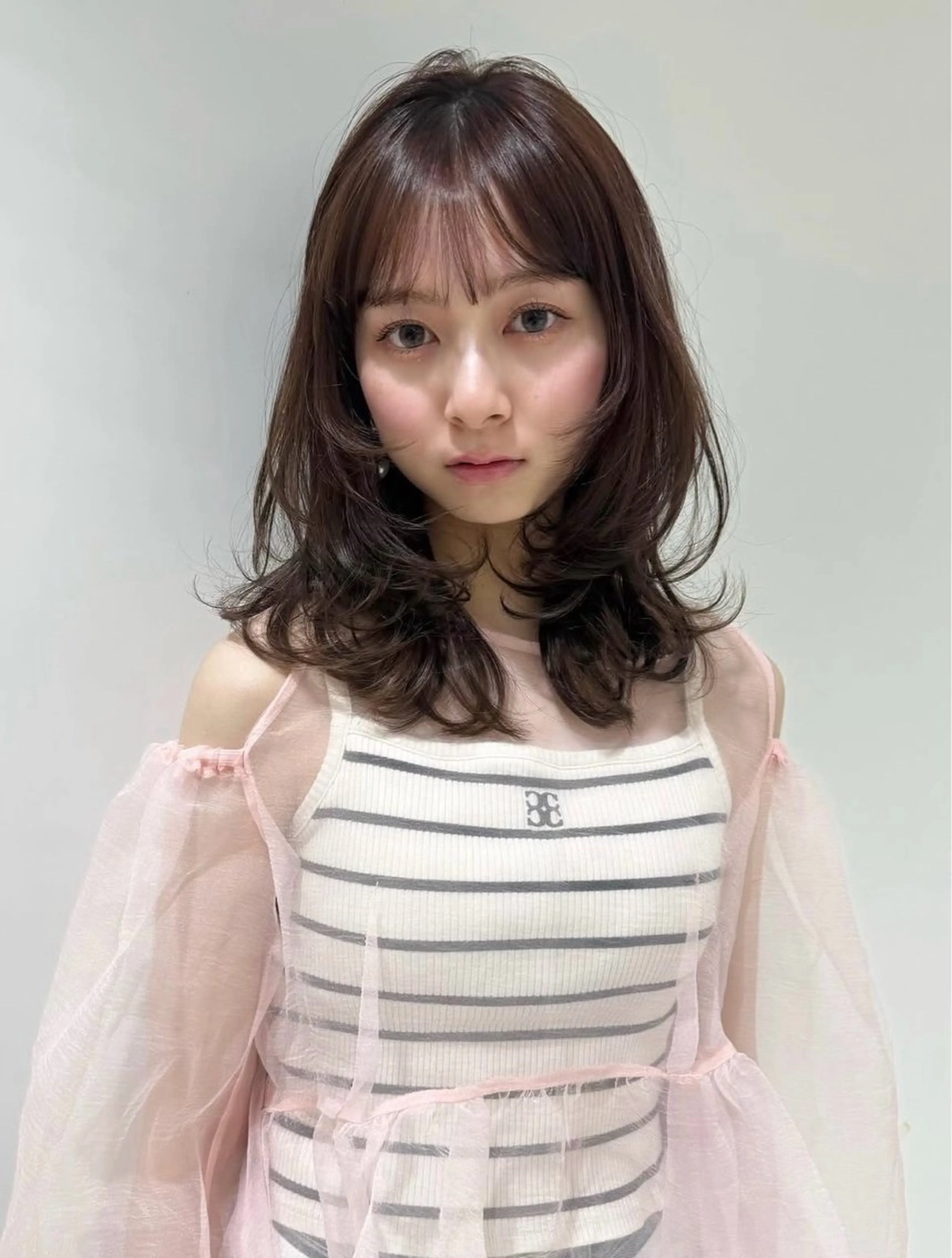 ミディアム 'AXIS cocoroのヘアスタイル